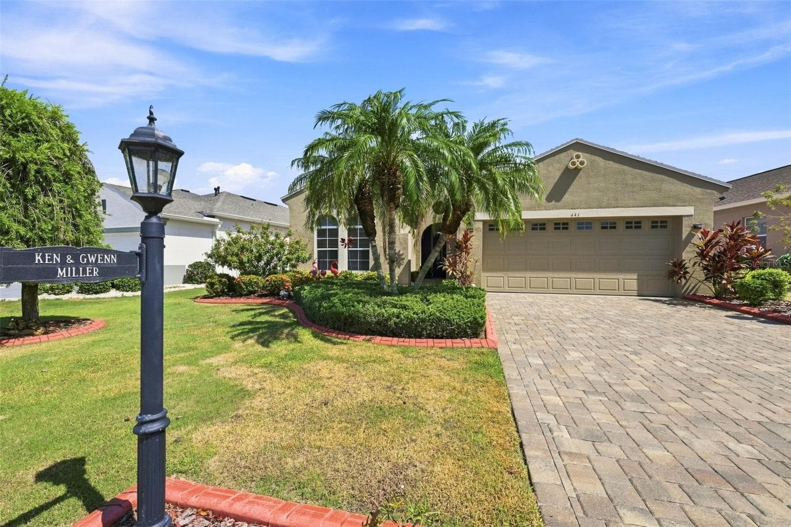 BEAUTIFULLY LANDSCAPED FRONT YARD WITH CONCRETE BOARDERS AND PAVER DRIVEWAY. - 441 NOBLE FAIRE DR, SUN CITY CENTER