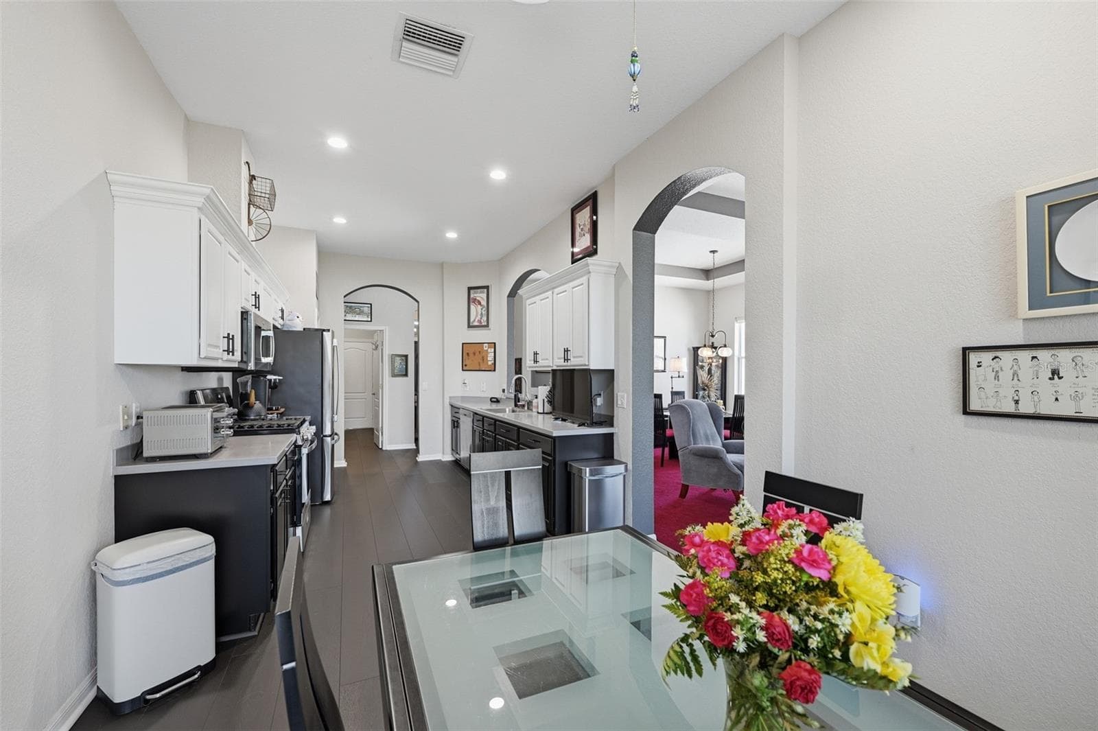 LOOKING FROM THE BREAKFAST NOOK INTO THE KITCHEN - 441 NOBLE FAIRE DR, SUN CITY CENTER