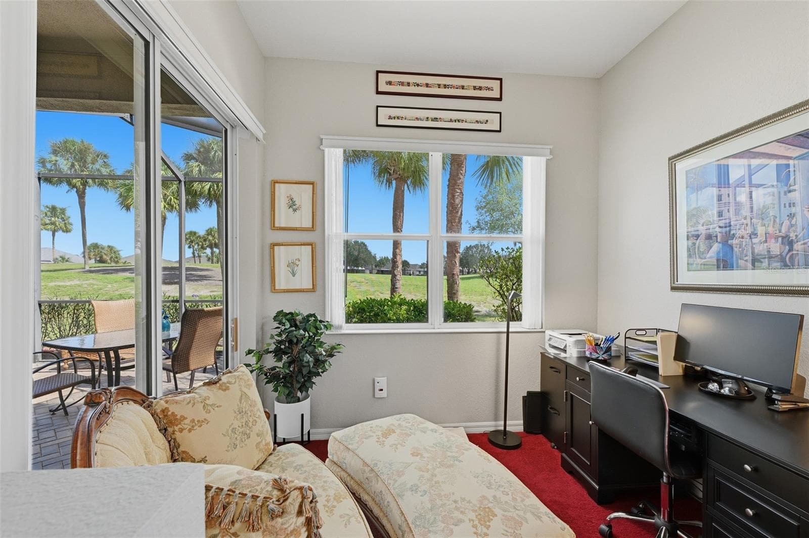 LIGHT BRIGHT SITTING ROOM WHERE YOU CAN RELAX OR WORK WHILE ENJOYING THE GOLF COURSE GREEN. - 441 NOBLE FAIRE DR, SUN CITY CENTER