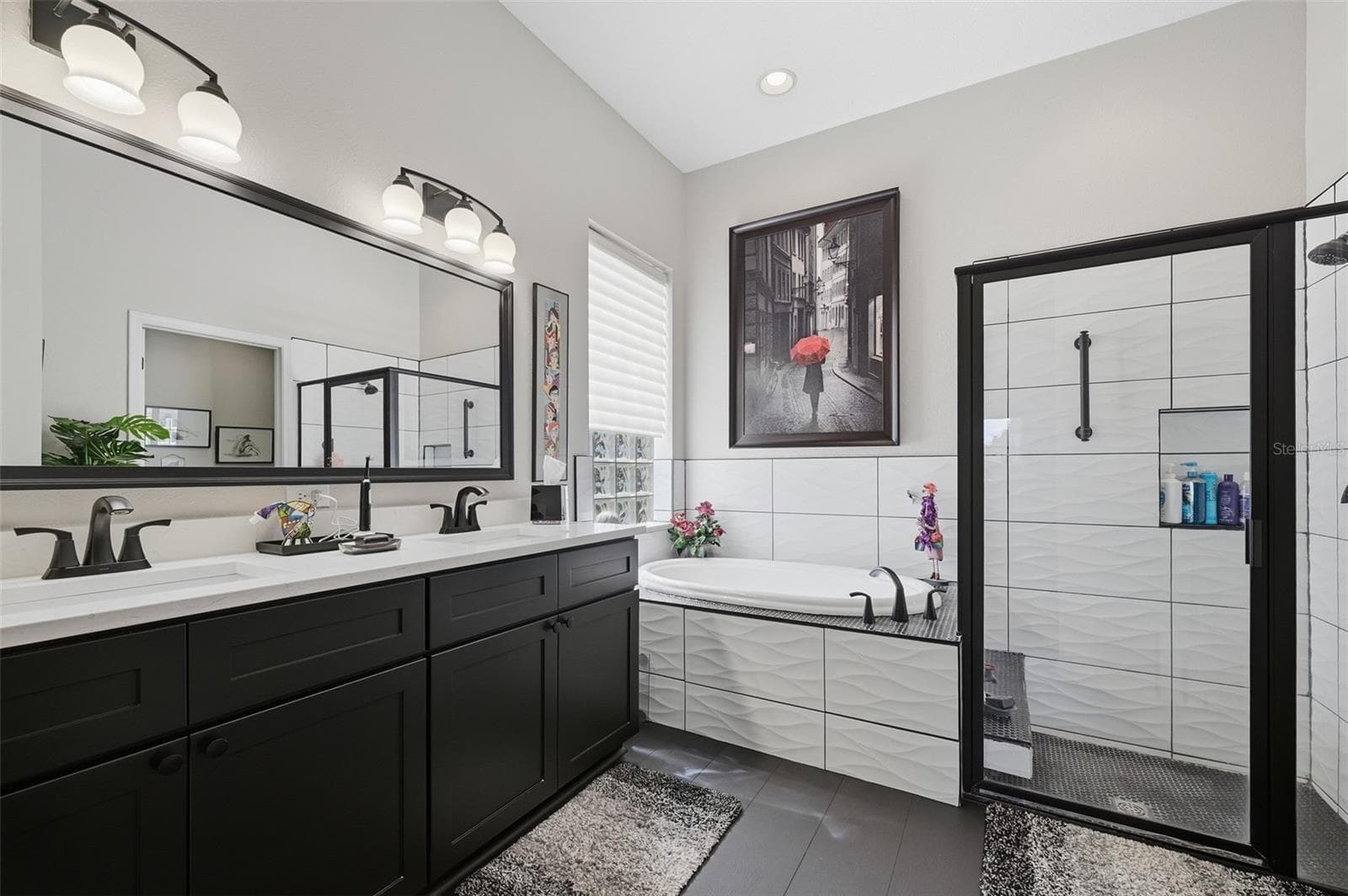 THE ENSUITE BATH HAS BEEN TASTEFULLY REMODELED WITH NEW TILE, FLOORING, DOUBLE SINK VANITY, SHOWER AND SOAK TUB. - 441 NOBLE FAIRE DR, SUN CITY CENTER