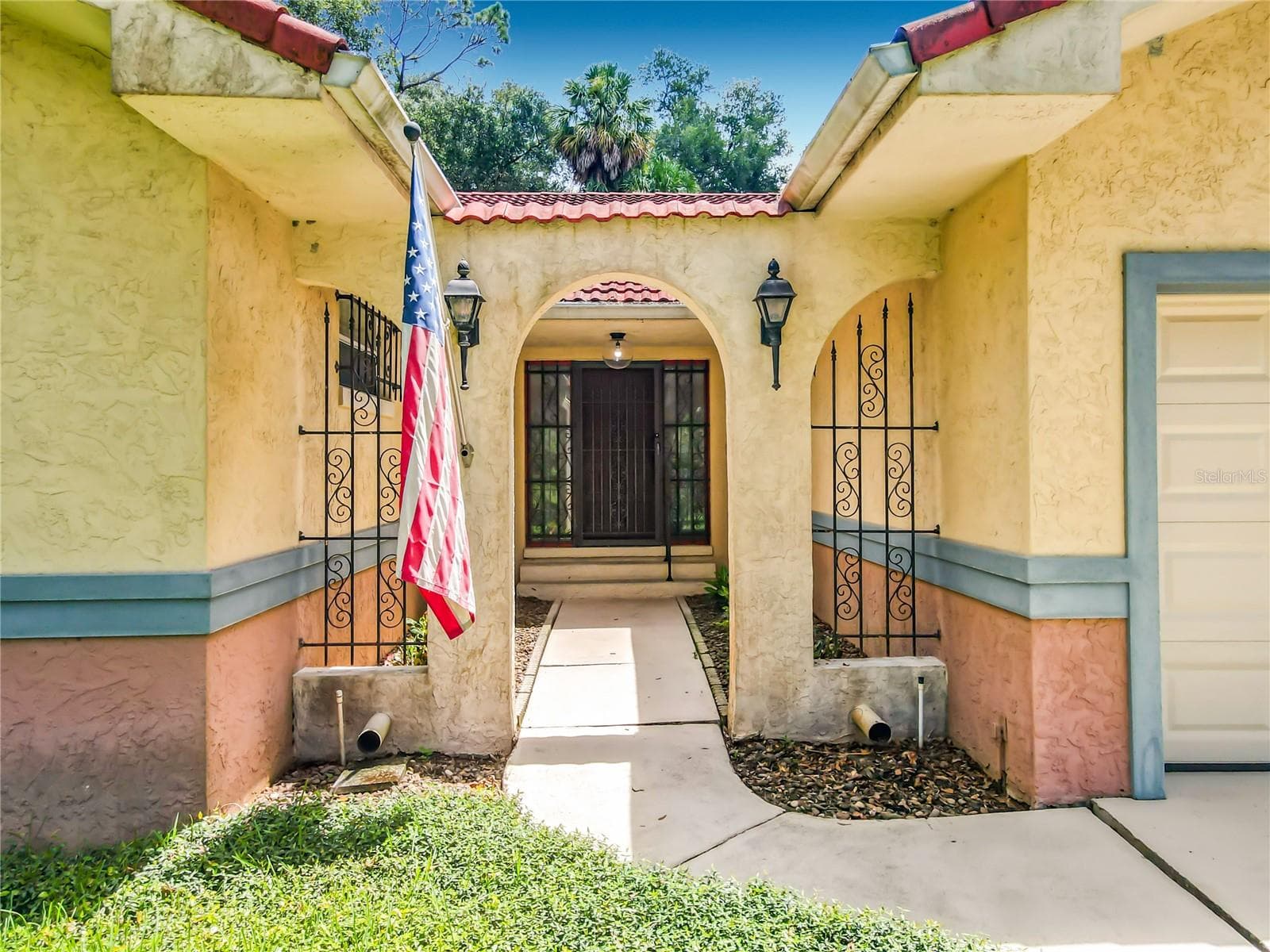 Front Entryway - 2269 COUNTRY CLUB DR, DELAND