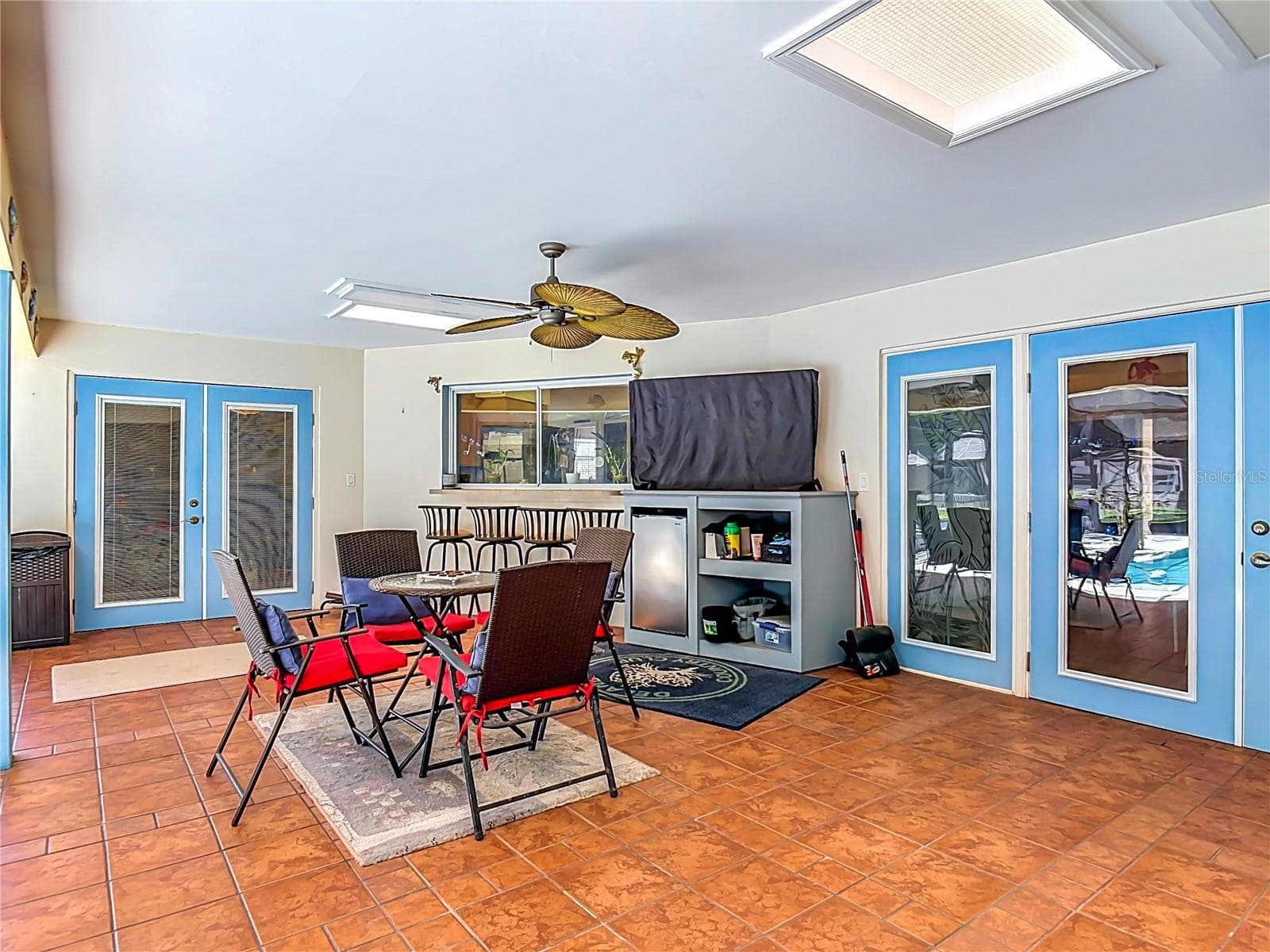 fenced patio with turf - 2269 COUNTRY CLUB DR, DELAND
