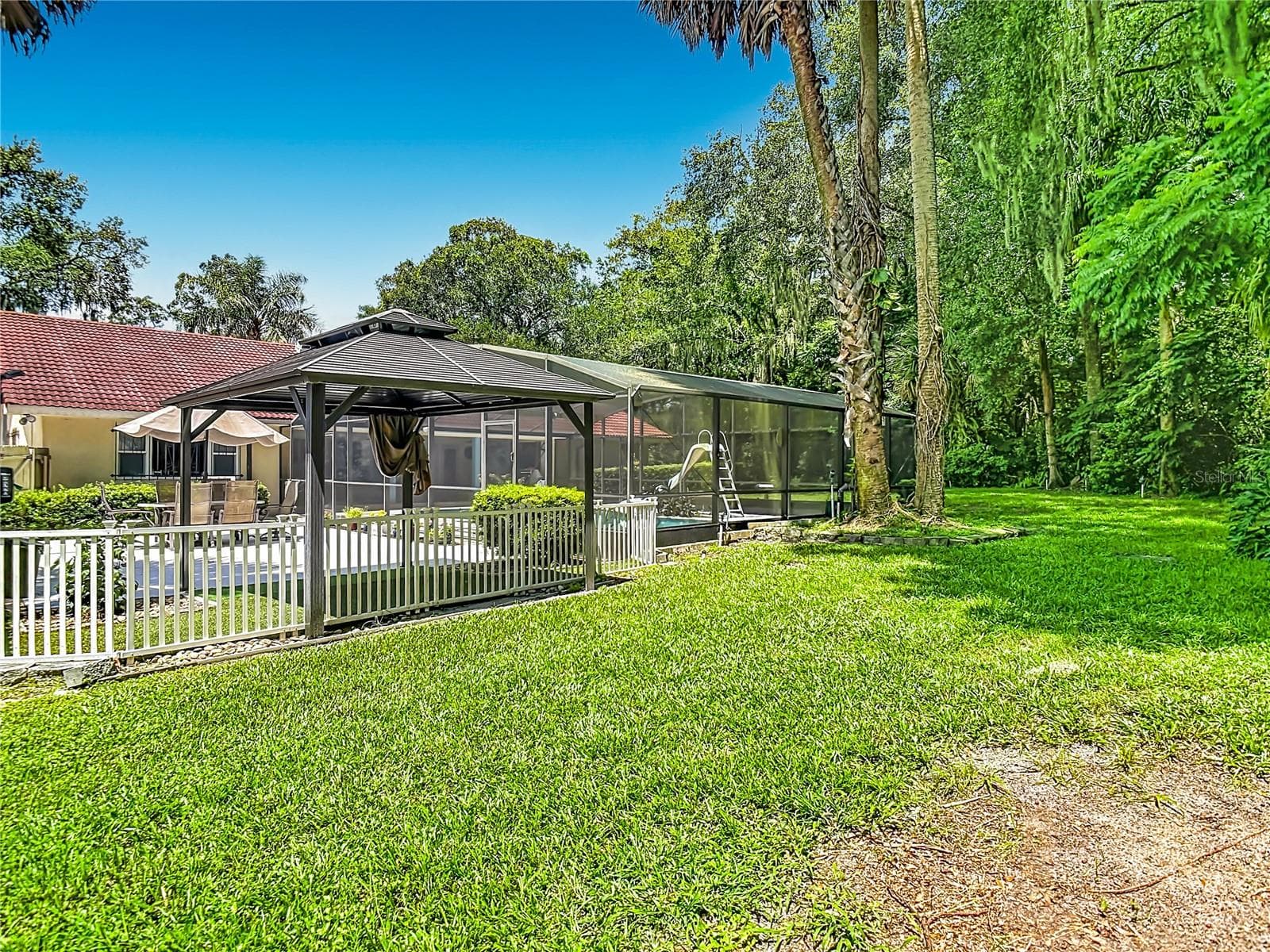 side yard - 2269 COUNTRY CLUB DR, DELAND