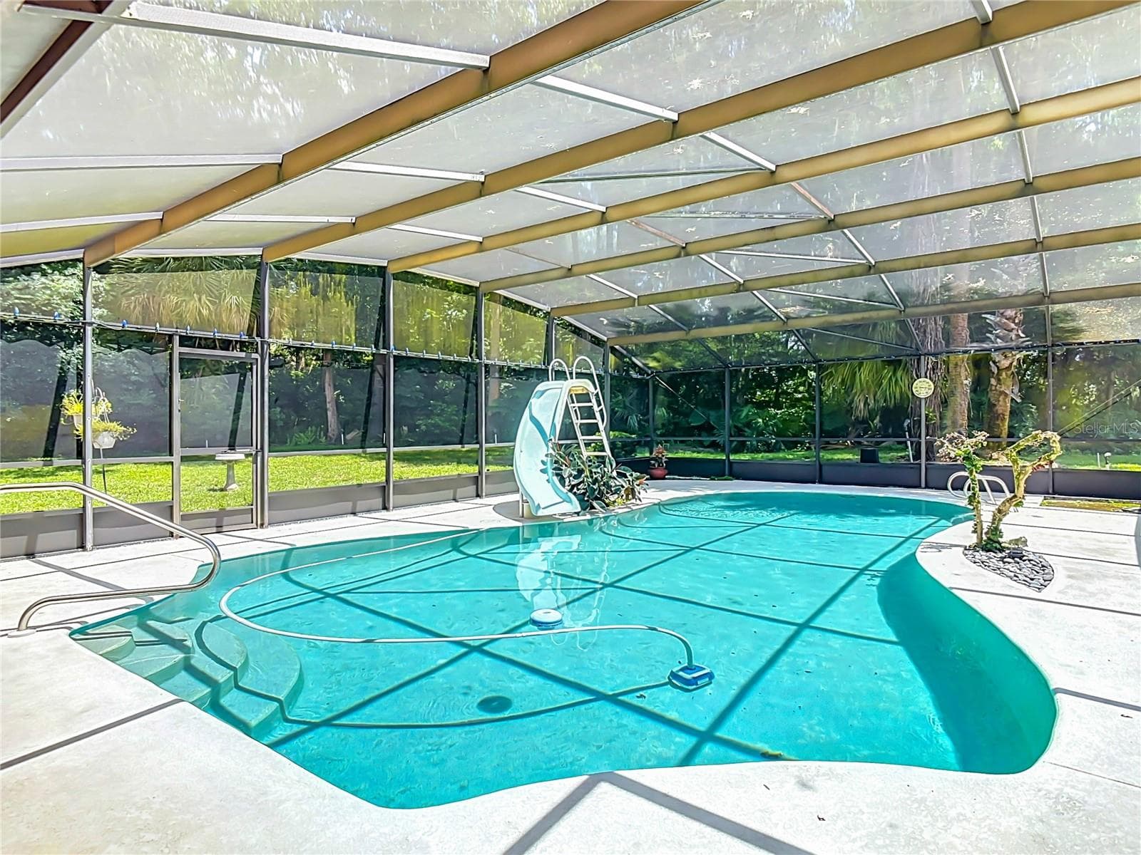 screened pool - 2269 COUNTRY CLUB DR, DELAND