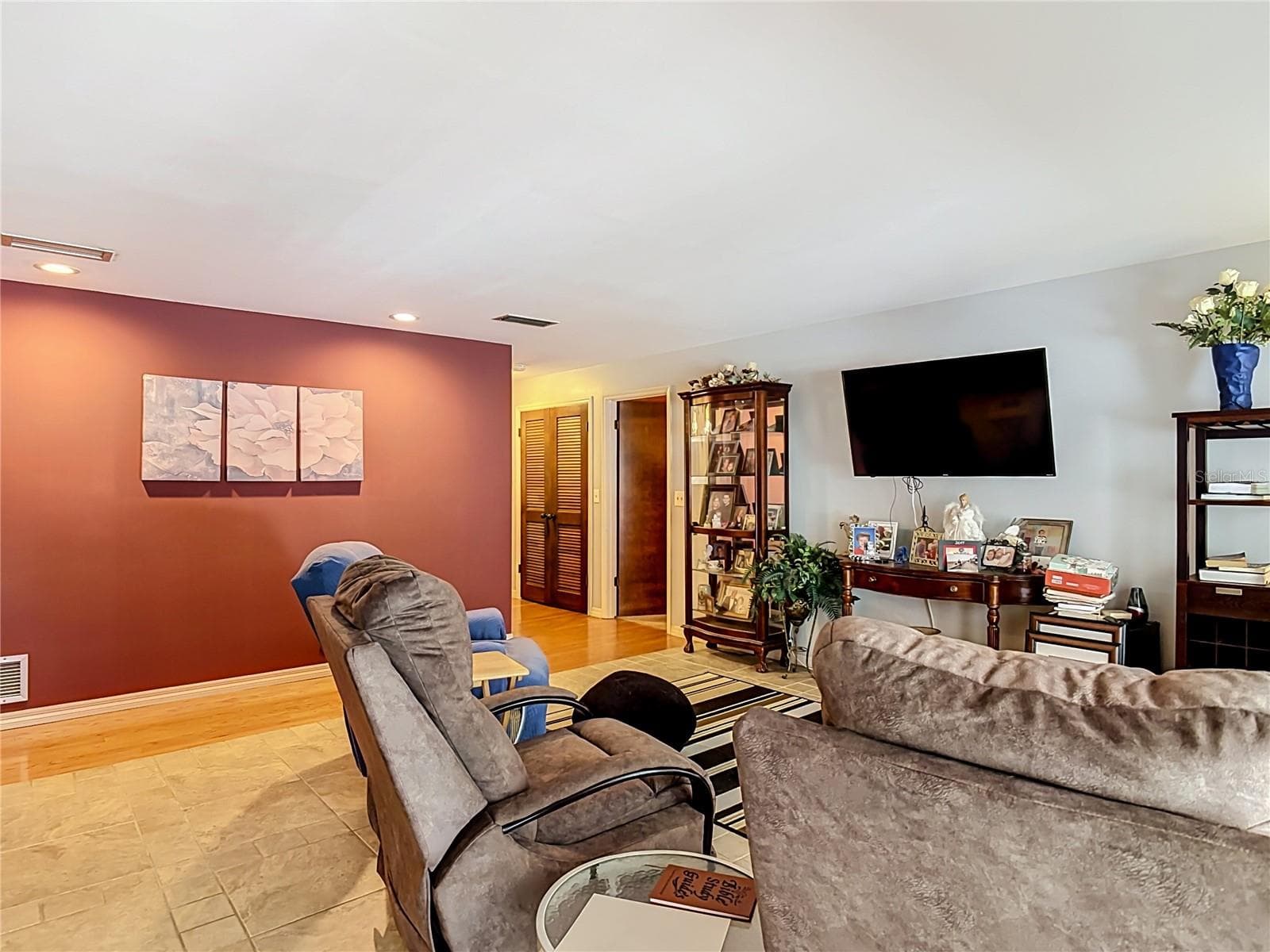 family room - 2269 COUNTRY CLUB DR, DELAND