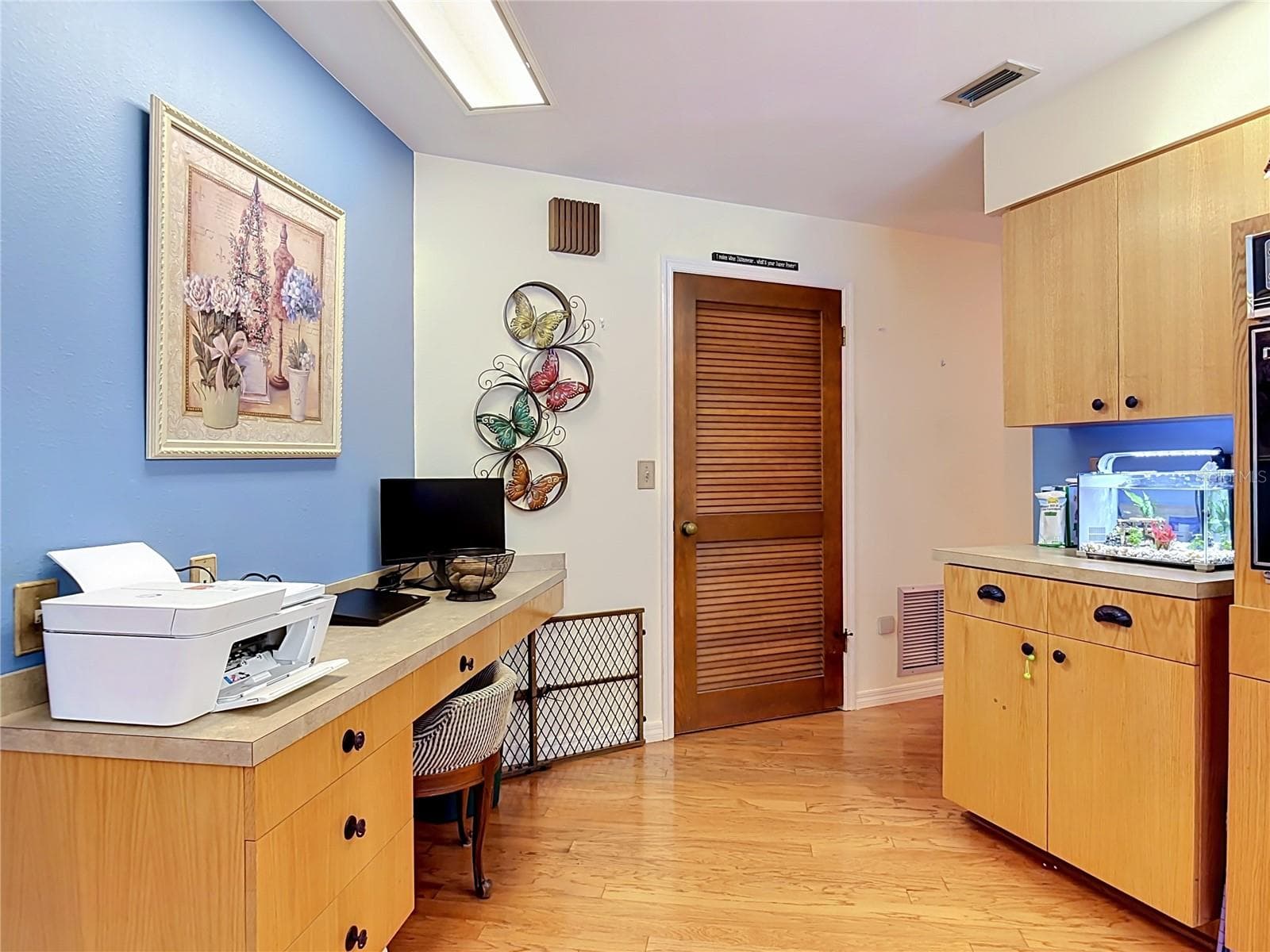 built in desk area off the kitchen, perfect for recipes and homework - 2269 COUNTRY CLUB DR, DELAND