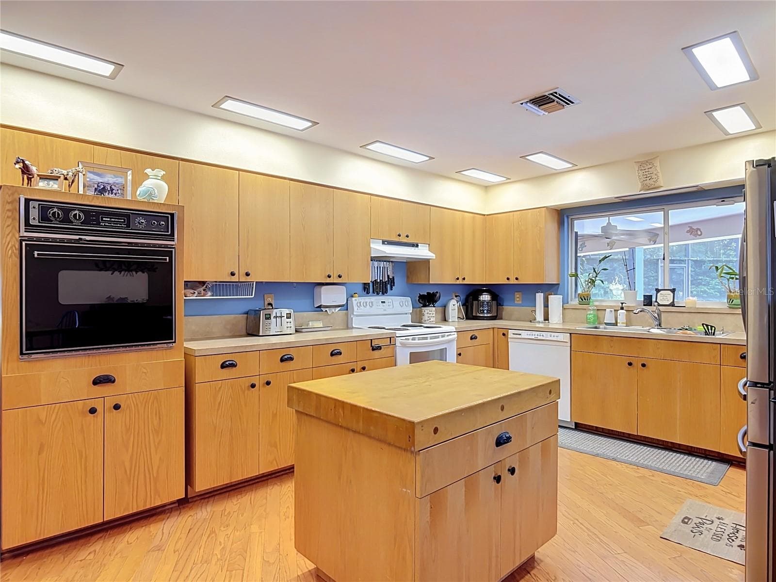butcher block island - 2269 COUNTRY CLUB DR, DELAND