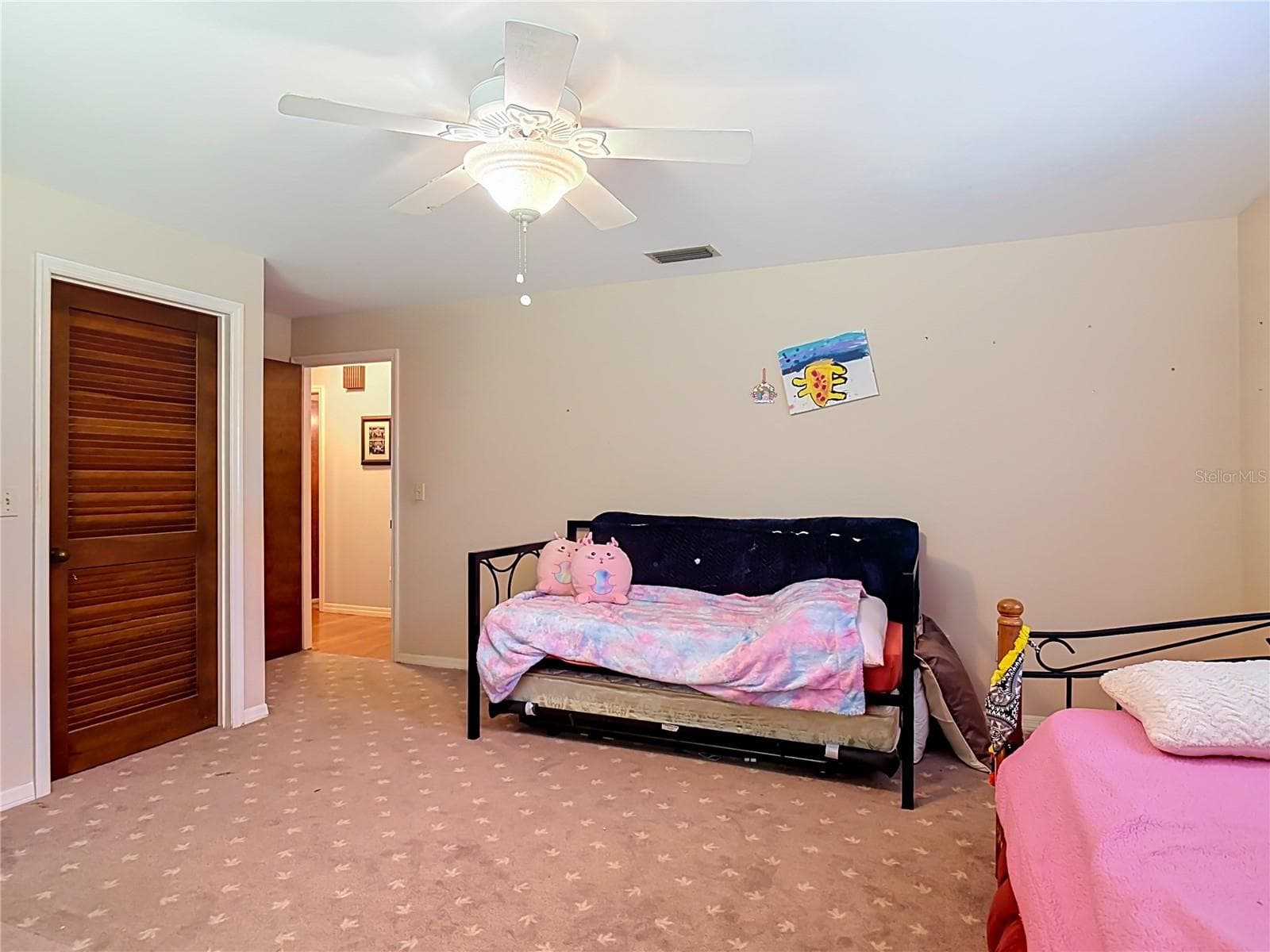 oversized guest bedroom - 2269 COUNTRY CLUB DR, DELAND
