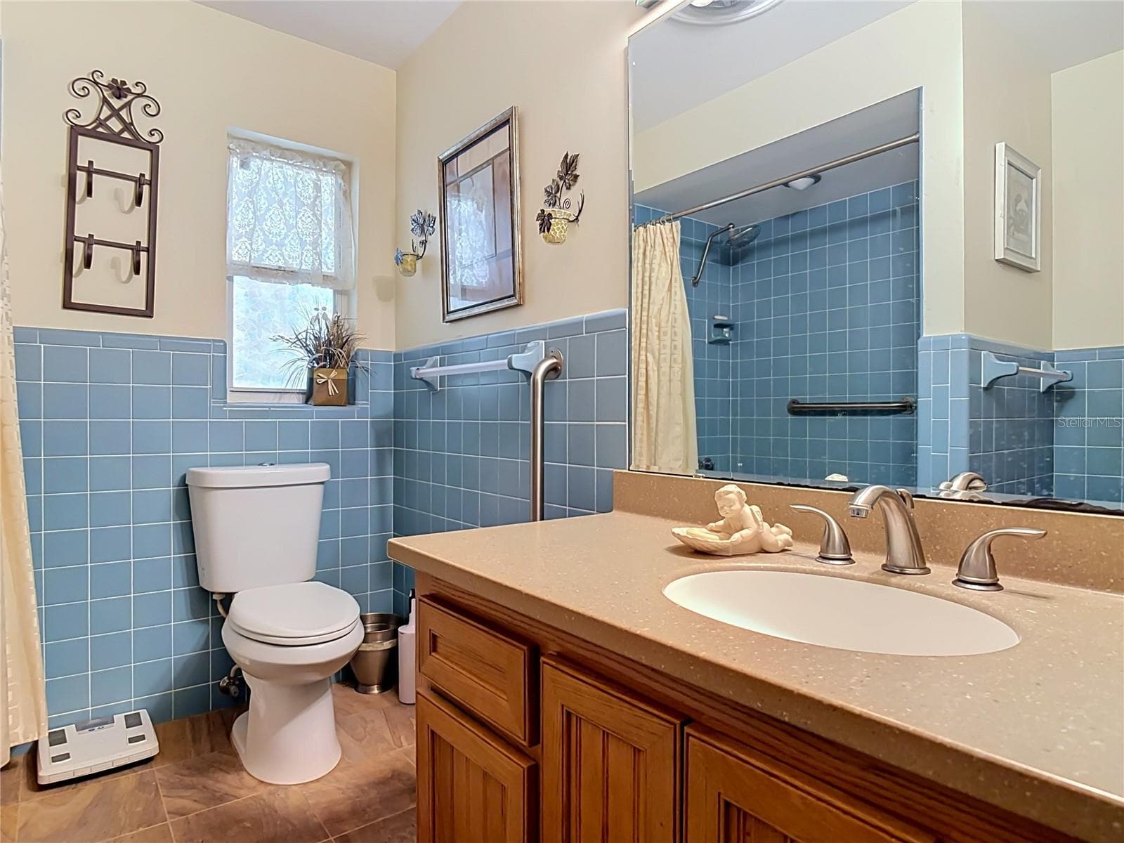 guest bathroom with trendy original blue tile in excellent condition - 2269 COUNTRY CLUB DR, DELAND
