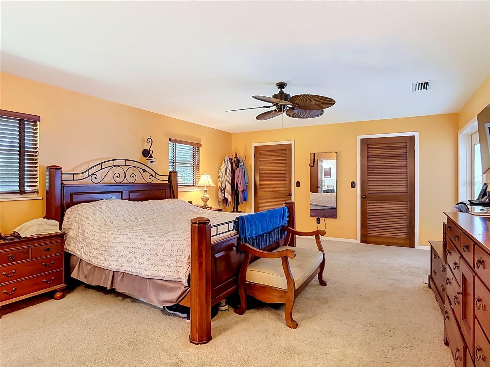 spacious primary bedroom - 2269 COUNTRY CLUB DR, DELAND
