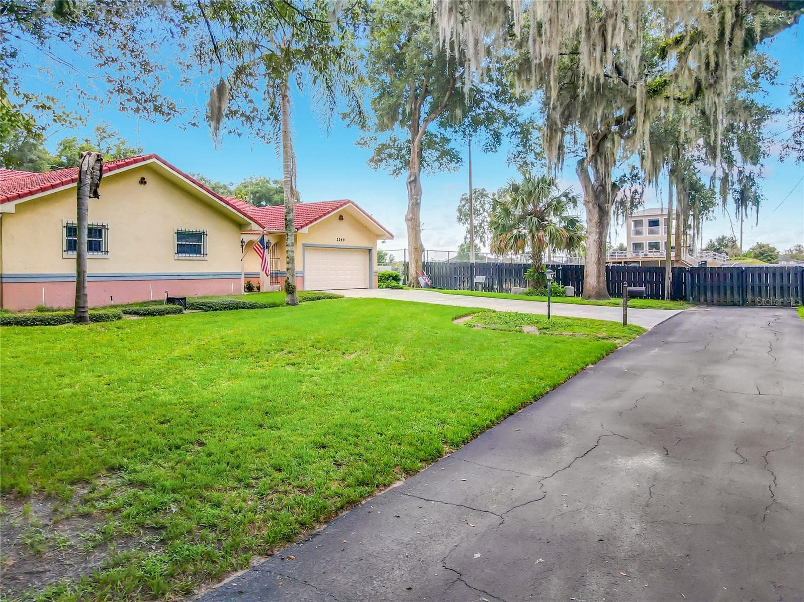 located at the end of a private road, much tranquility and privacy - 2269 COUNTRY CLUB DR, DELAND