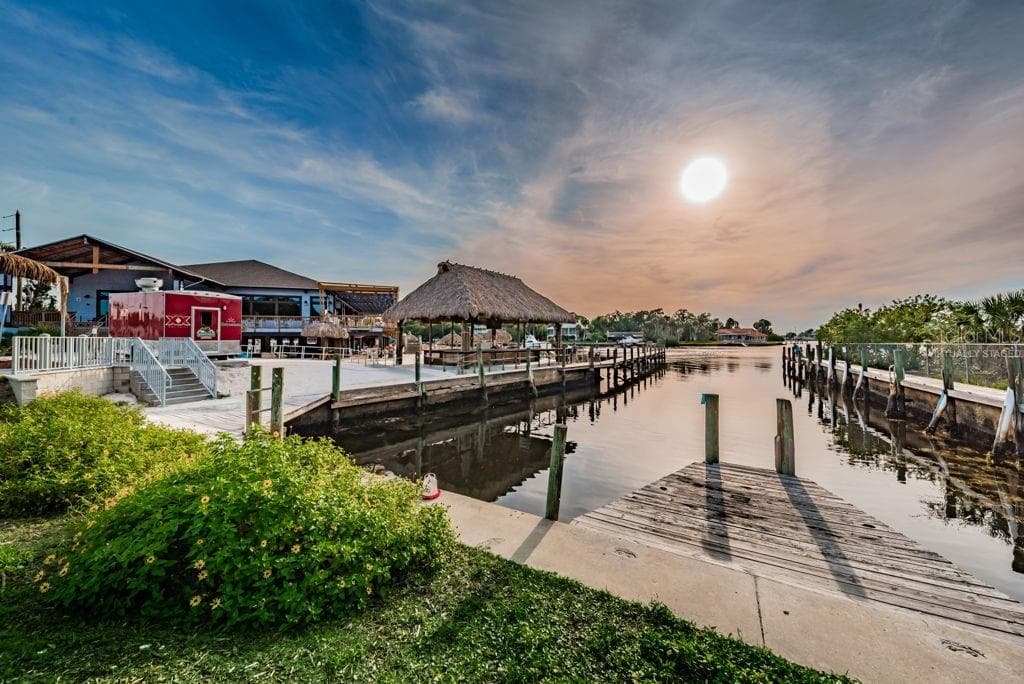 Whiskey Joes Docks - 7810 CHAPEL AVE, PORT RICHEY