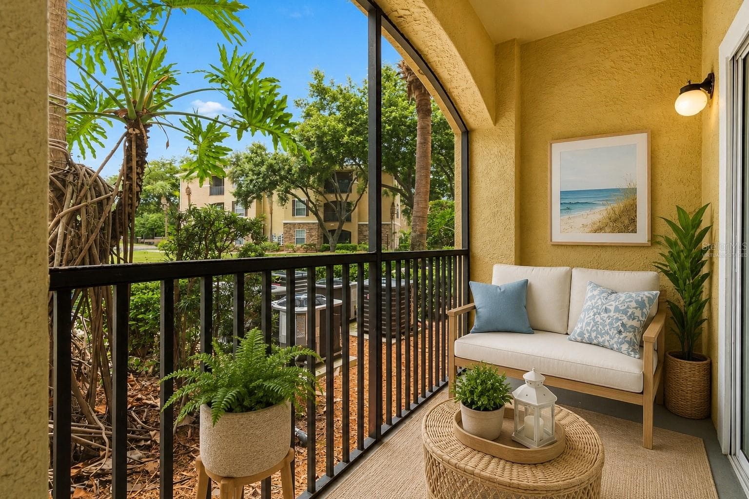 Virtually staged - 10203 COURTNEY PALMS BLVD #103, TAMPA