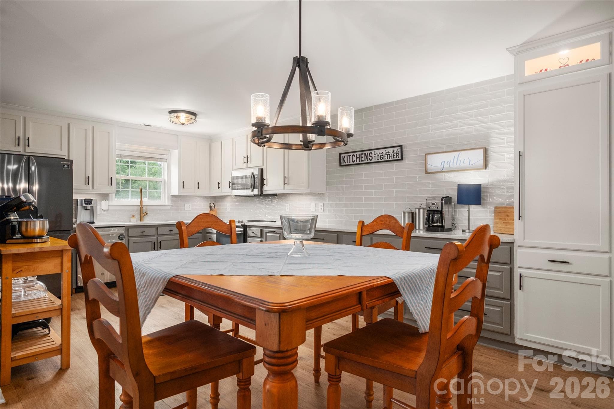 dining area and open kitchen - 3209 Monte Drive, Monroe