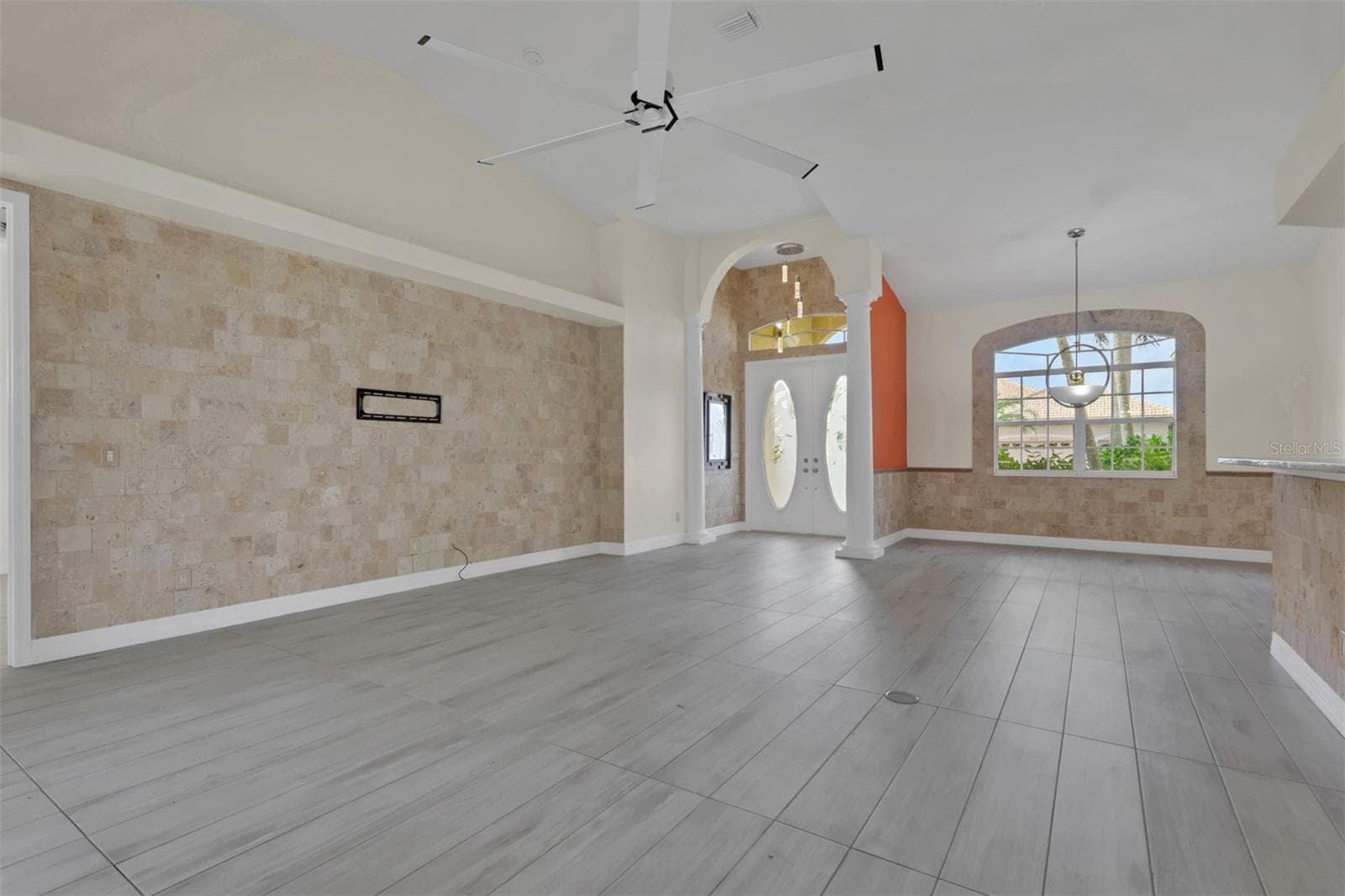 Italian Travertine Accent wall - 8596 SOUTHWIND BAY CIR, FORT MYERS