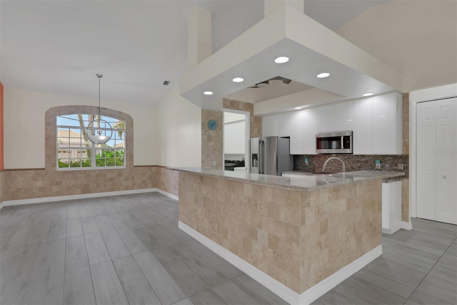 Modern lights and fans - 8596 SOUTHWIND BAY CIR, FORT MYERS