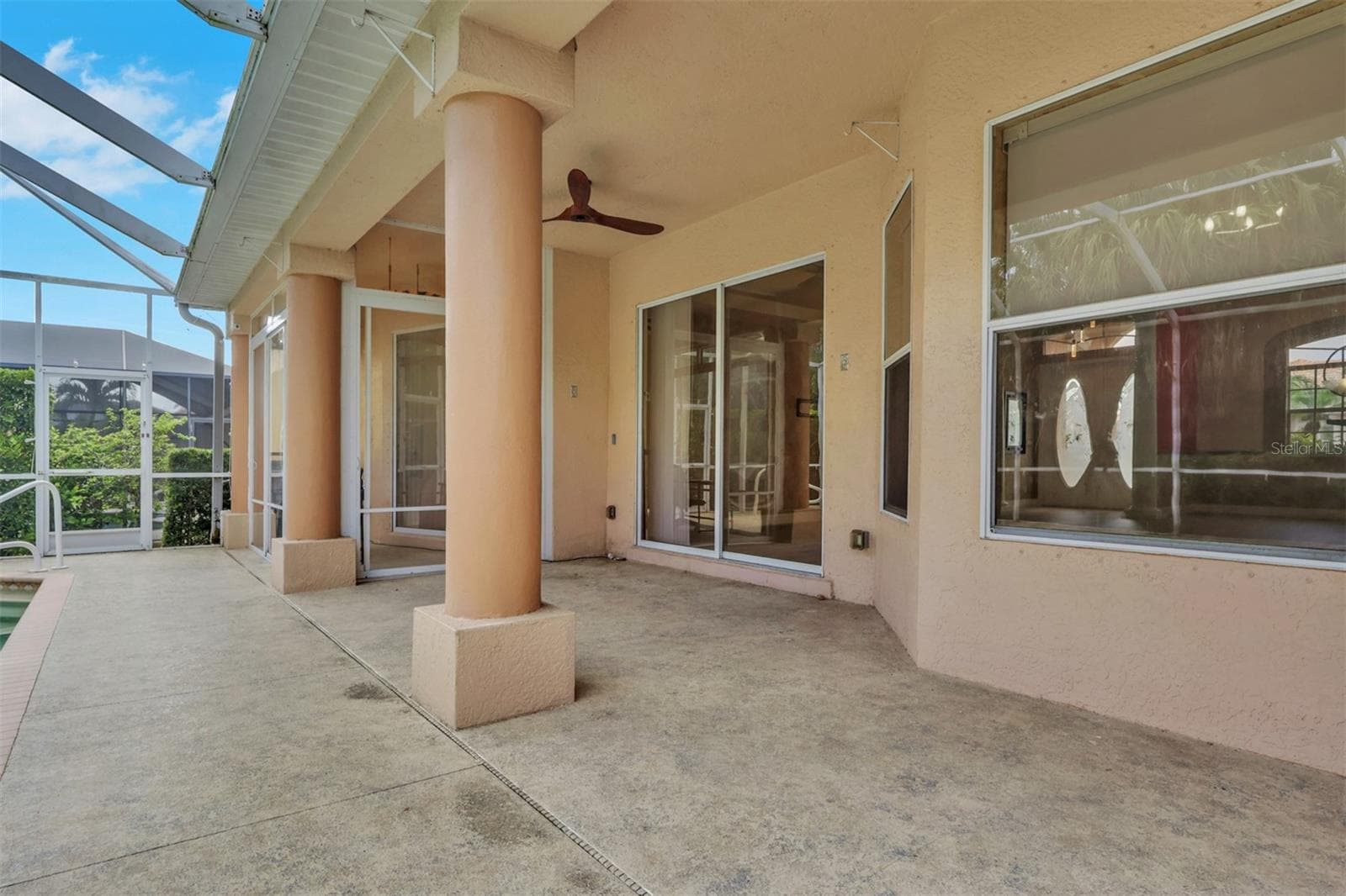 Large Lanai for entertaining - 8596 SOUTHWIND BAY CIR, FORT MYERS