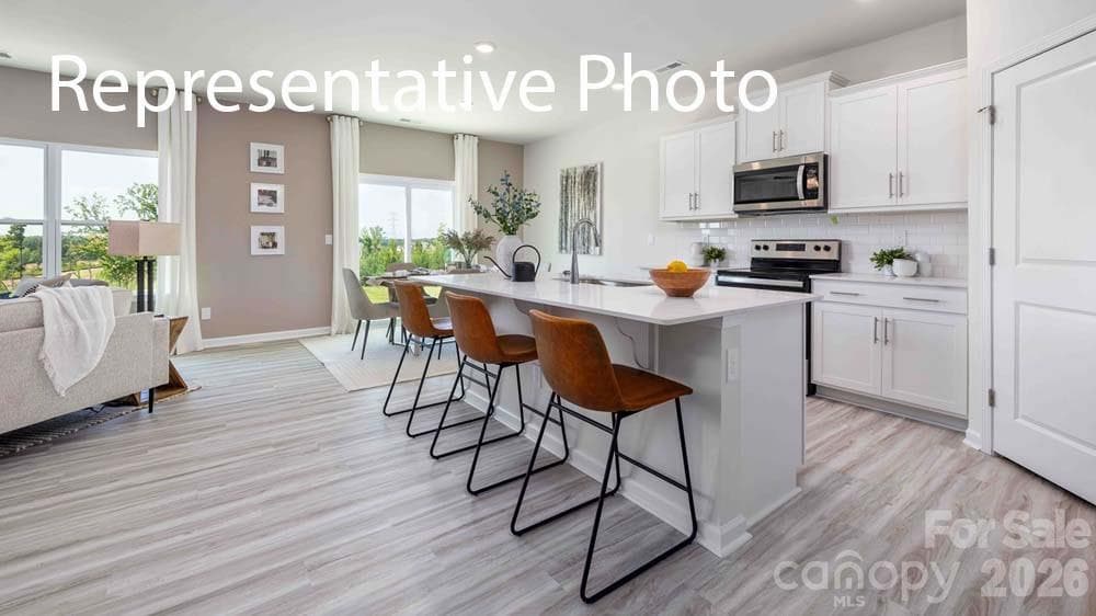 Single Family Residence at 628 17th Avenue Drive NE, Hickory, photo 2 of 28