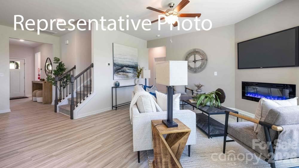Single Family Residence at 628 17th Avenue Drive NE, Hickory, photo 10 of 28
