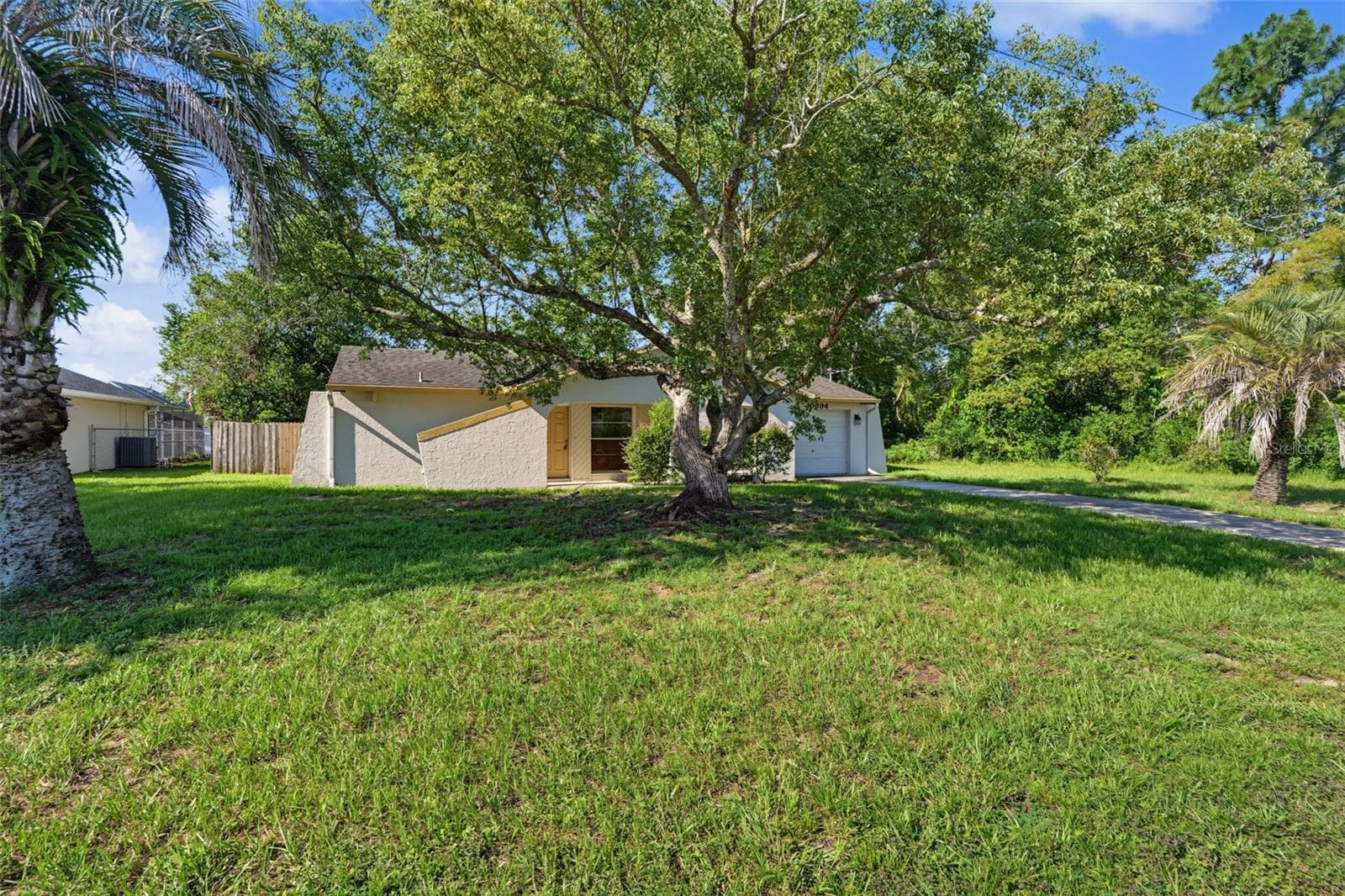 Single Family Residence at 10394 UPTON ST, SPRING HILL, photo 5 of 32