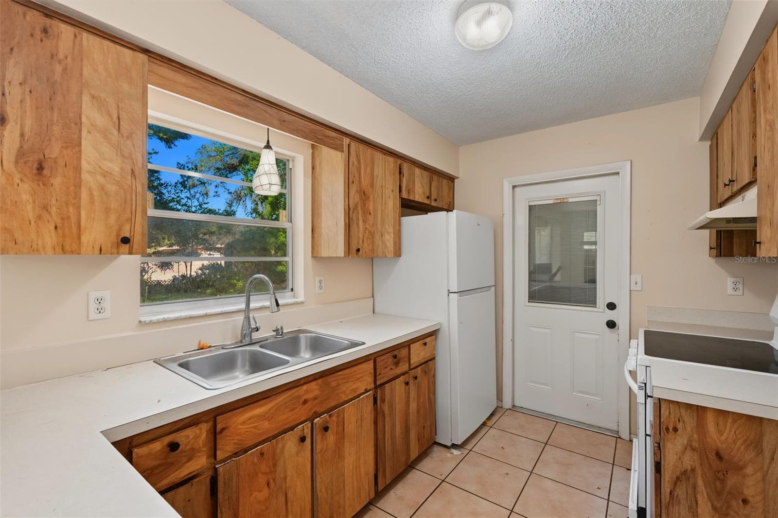 Single Family Residence at 10394 UPTON ST, SPRING HILL, photo 14 of 32