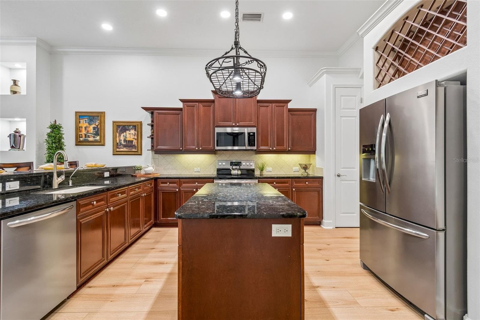 Single Family Residence at 21105 LAKE VIENNA DR, LAND O LAKES, photo 24 of 100