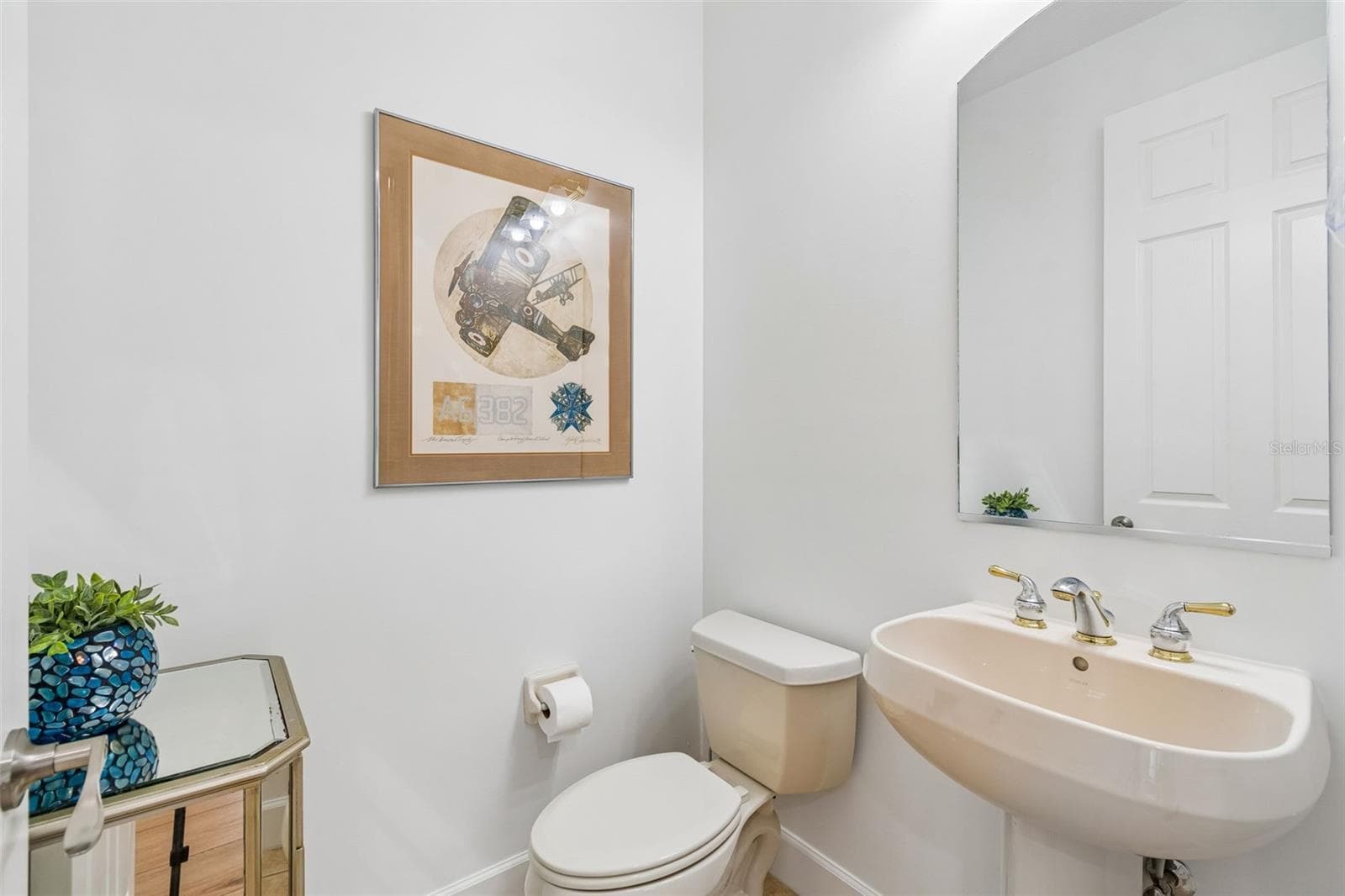 Half Bath w/Access to Pool Area - 21105 LAKE VIENNA DR, LAND O LAKES