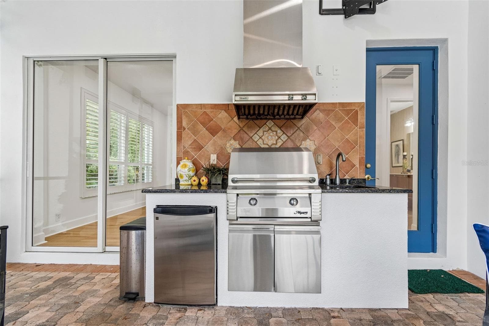 Outdoor Kitchen - 21105 LAKE VIENNA DR, LAND O LAKES