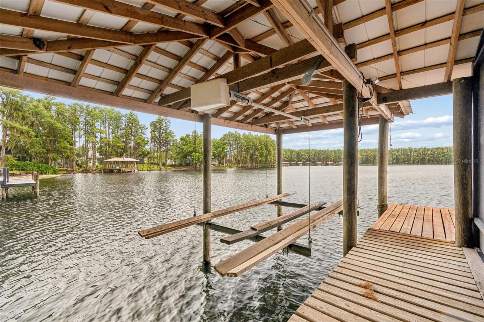 10K Boatlift - 21105 LAKE VIENNA DR, LAND O LAKES