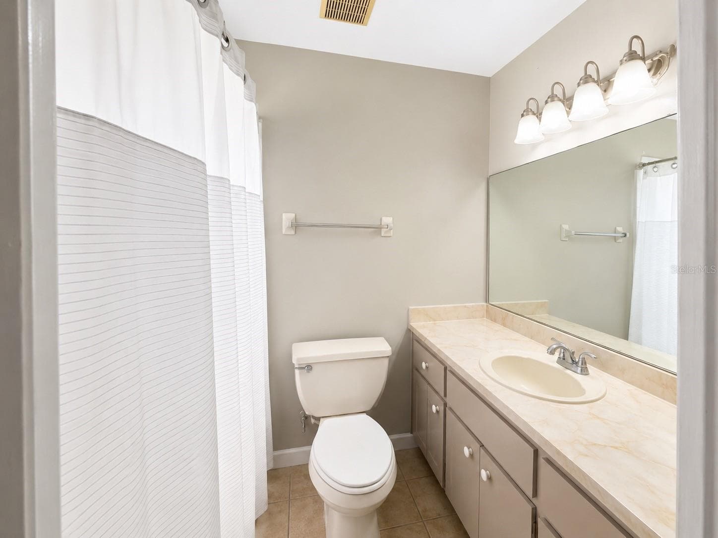 Single Family Residence at 35 ALMOND RD, OCALA, photo 7 of 13