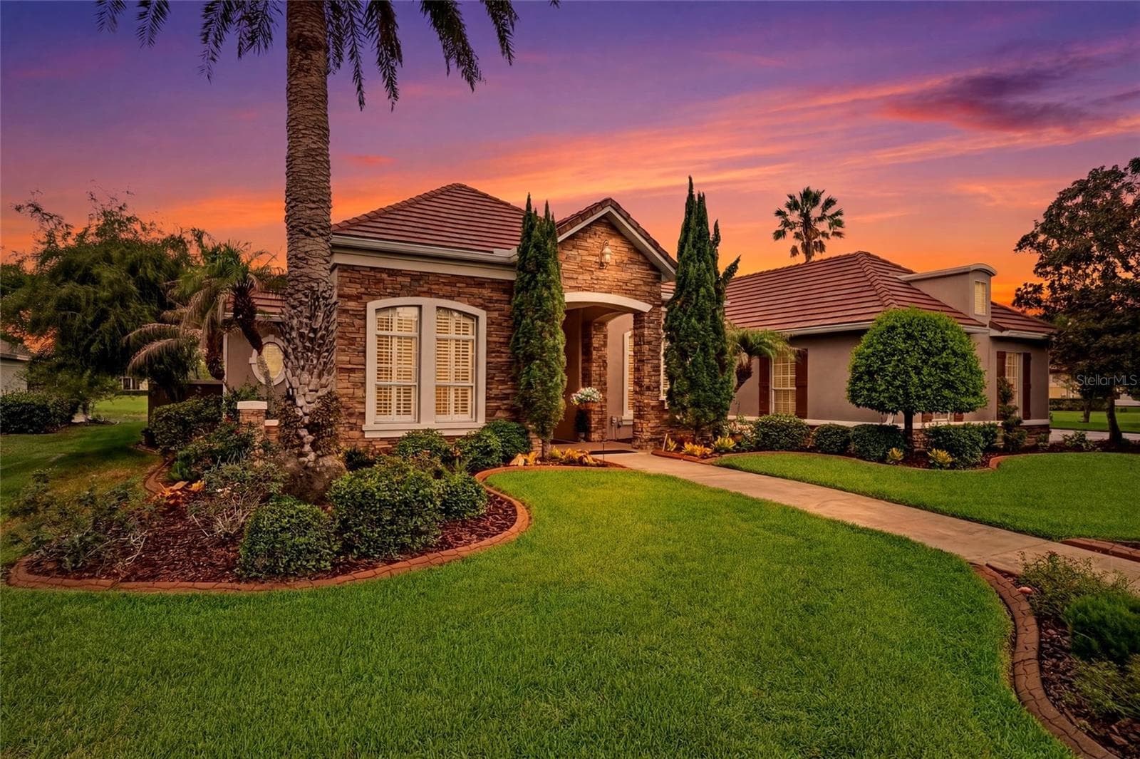 Single Family Residence at 1059 CEASARS CT, MOUNT DORA, photo 4 of 72