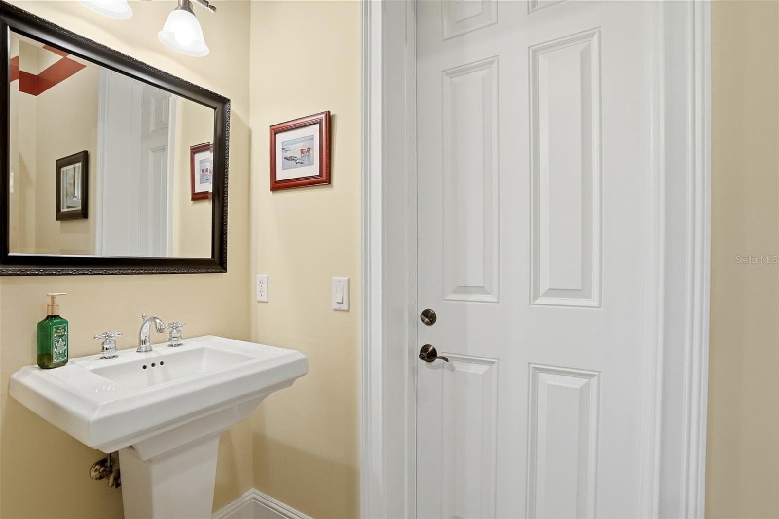 Single Family Residence at 1059 CEASARS CT, MOUNT DORA, photo 42 of 72