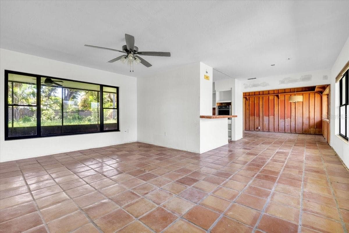 Single Family Residence at 807 LUCILLE AVE, NOKOMIS, photo 5 of 45