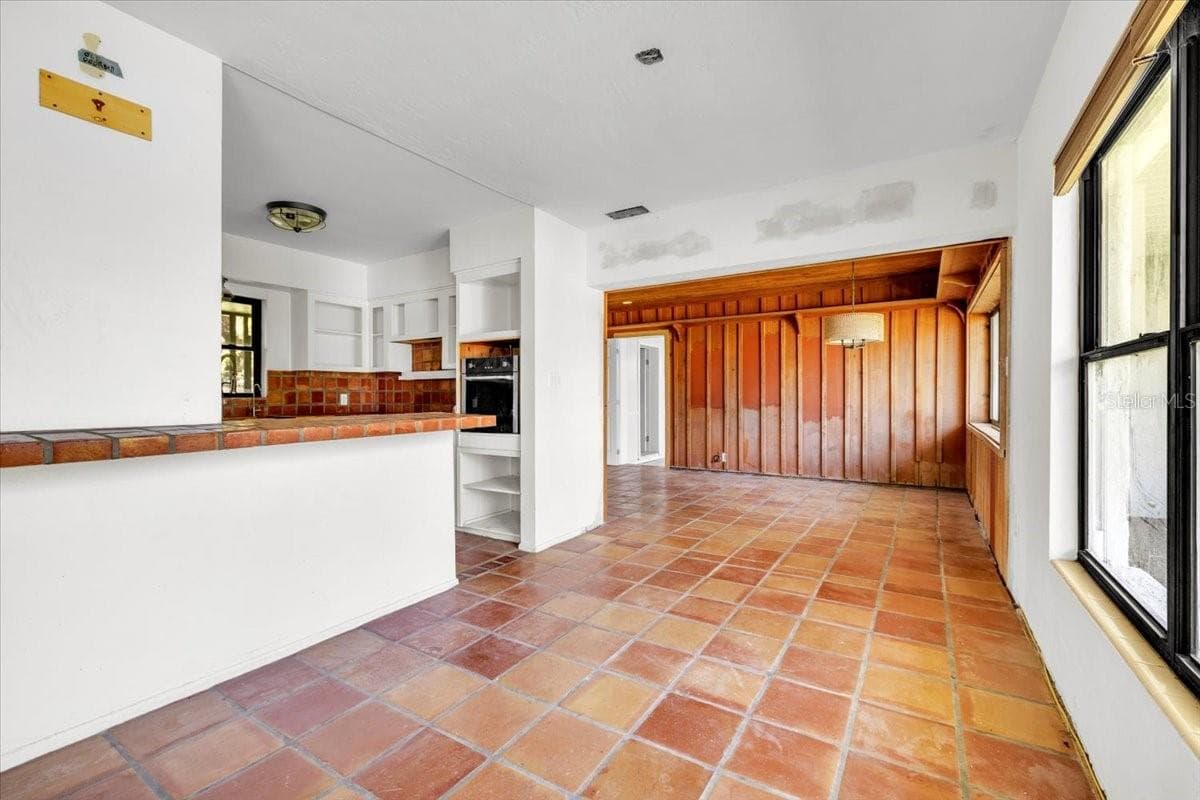 Single Family Residence at 807 LUCILLE AVE, NOKOMIS, photo 8 of 45