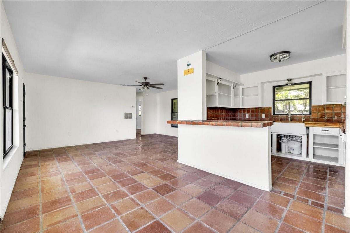 Single Family Residence at 807 LUCILLE AVE, NOKOMIS, photo 10 of 45