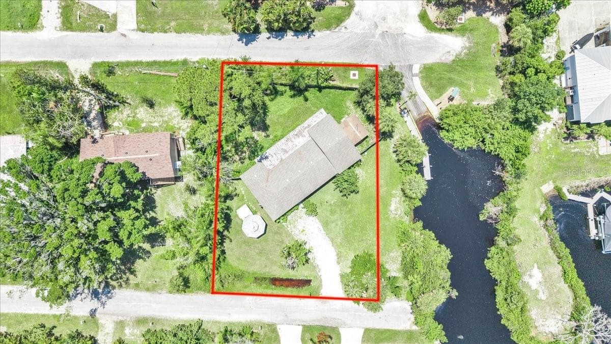 Single Family Residence at 807 LUCILLE AVE, NOKOMIS, photo 32 of 45
