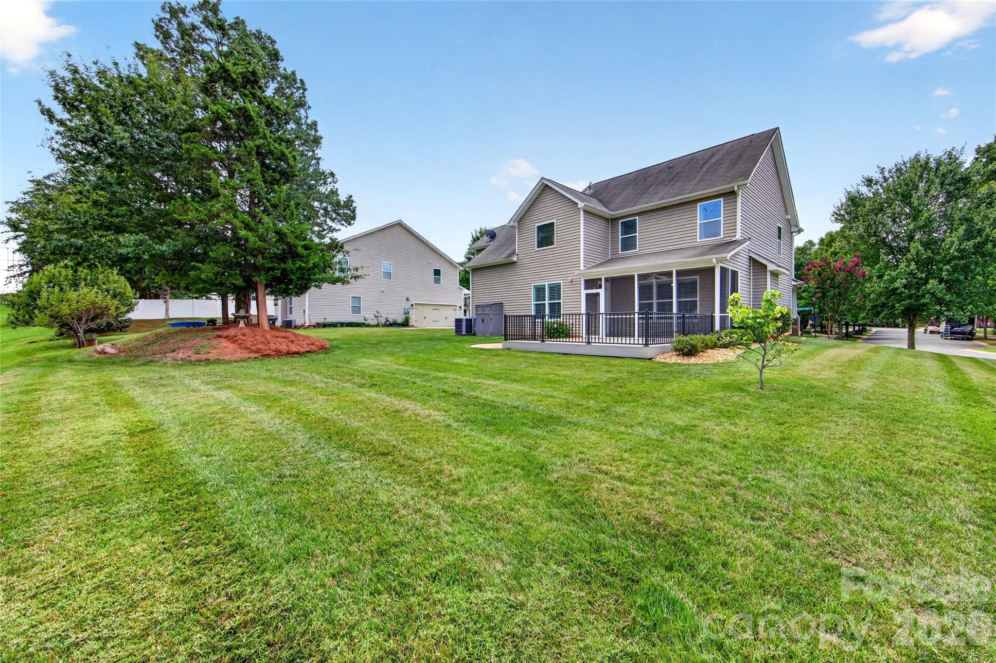 Single Family Residence at 6403 Torrence Trace Drive, Huntersville, photo 38 of 42