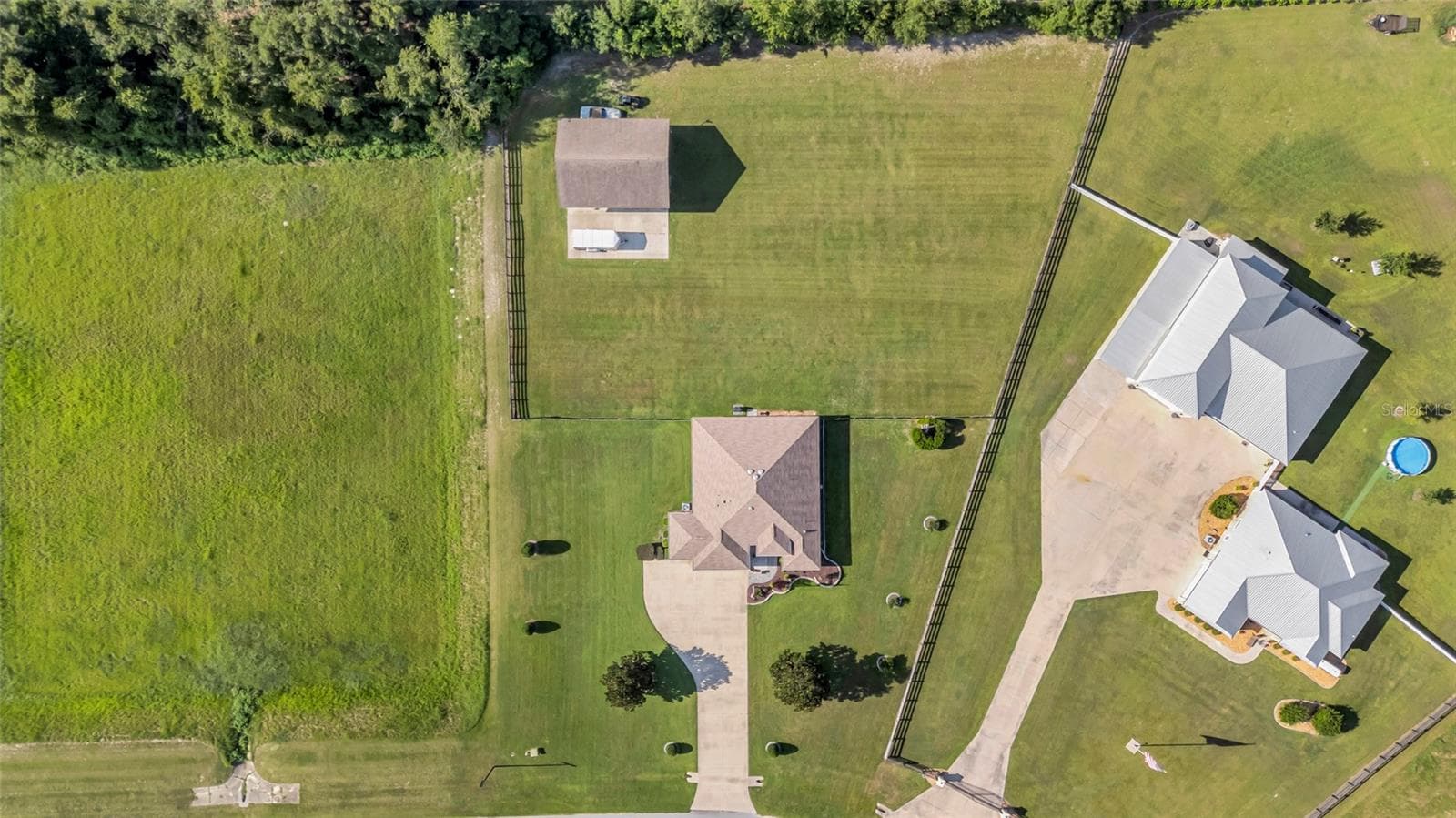Large oversized 1 acre fenced in lot with plenty of privacy - 4190 COUNTY ROAD 121D, WILDWOOD