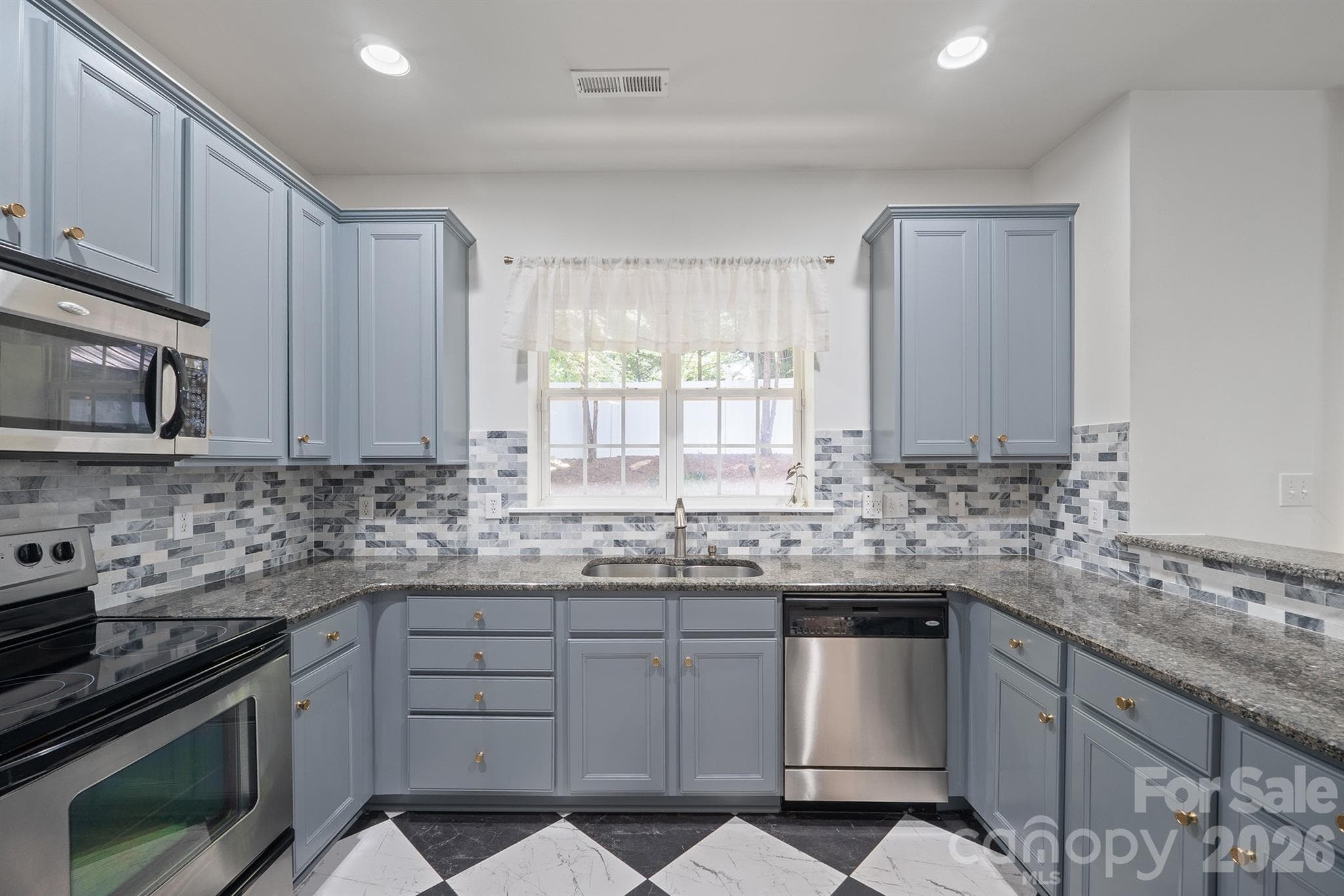Single Family Residence at 17916 Caldwell Track Drive, Cornelius, photo 11 of 37