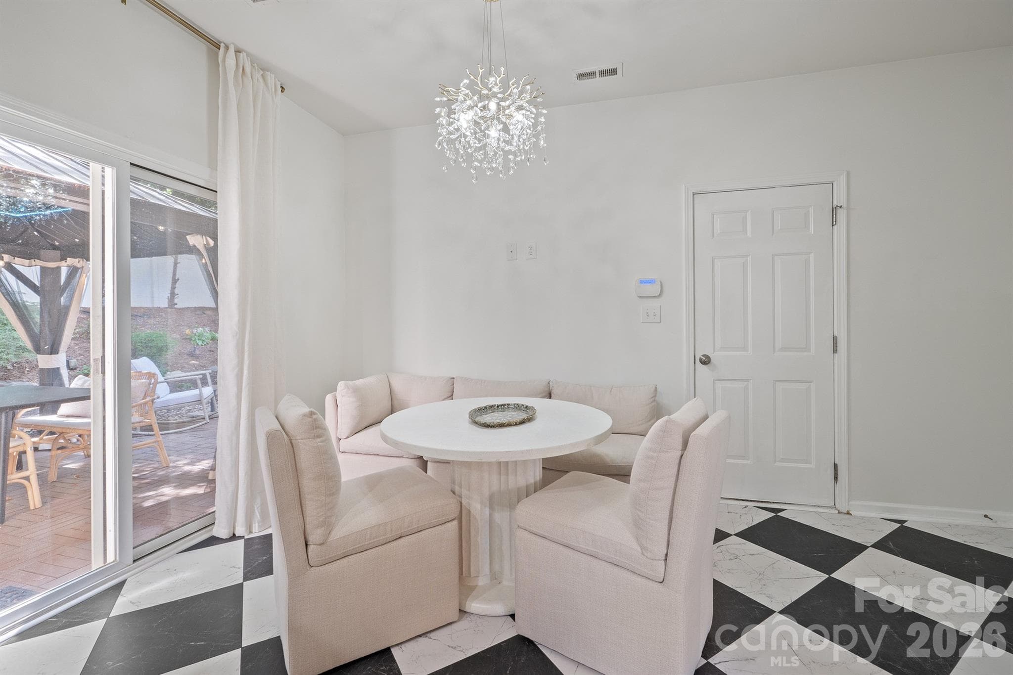 Breakfast area - 17916 Caldwell Track Drive, Cornelius
