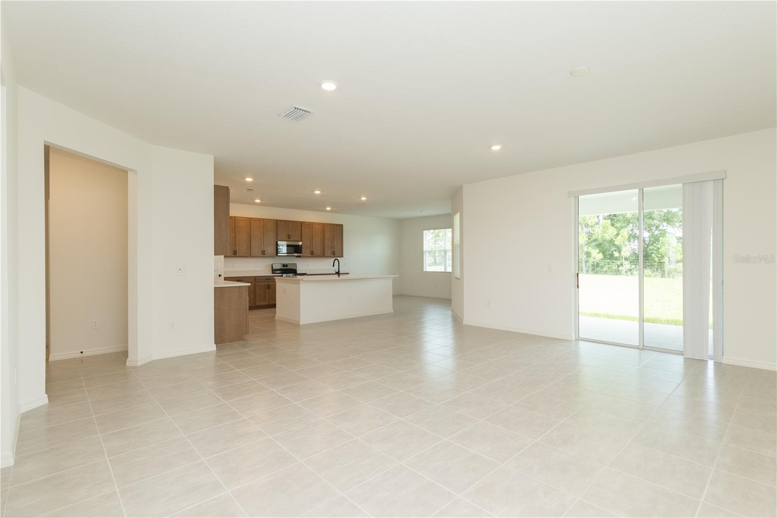 Single Family Residence at 3108 EVELYN LN, BARTOW, photo 3 of 31