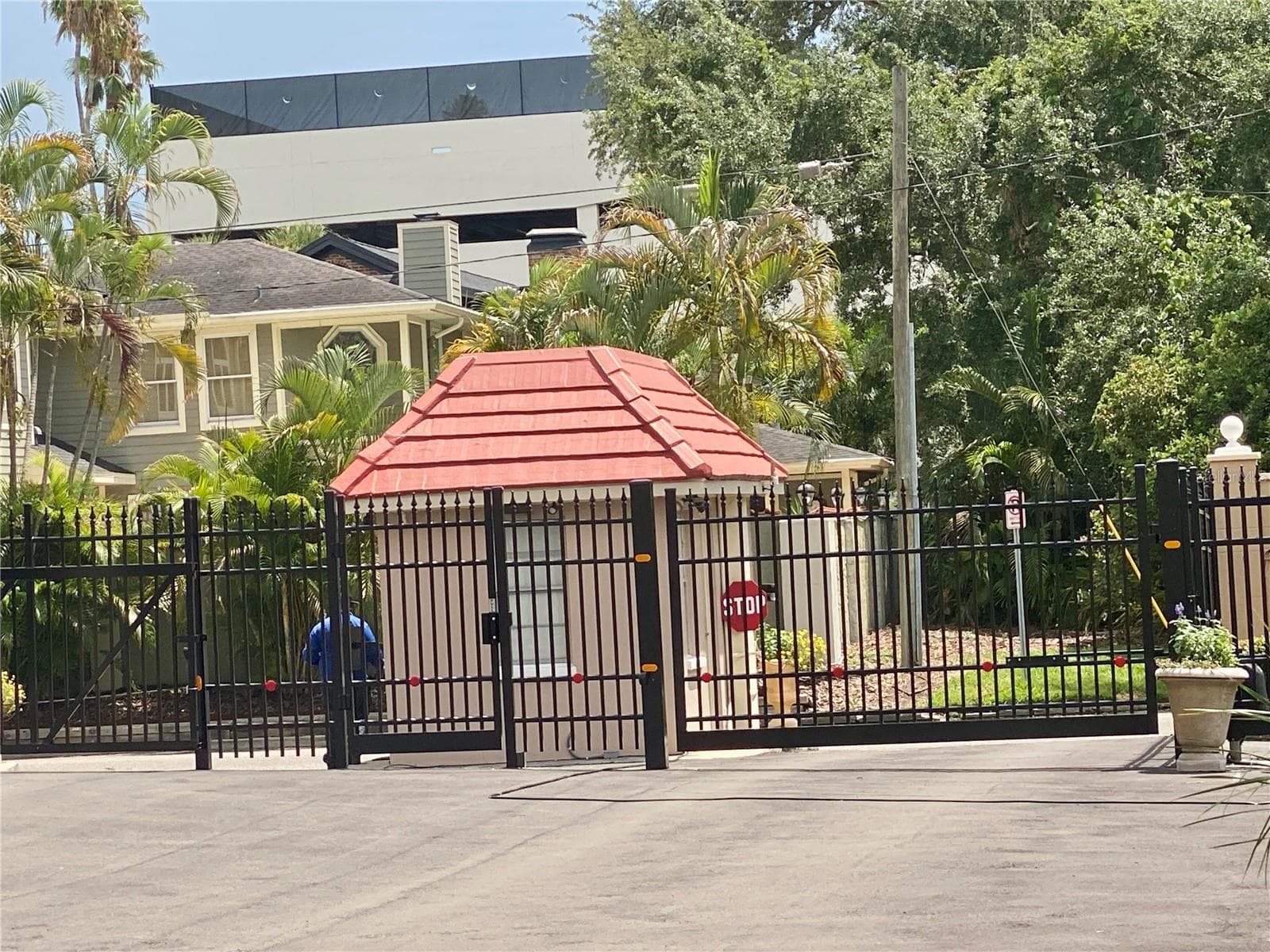 Gated Community! - 2403 S ARDSON PL #402B, TAMPA