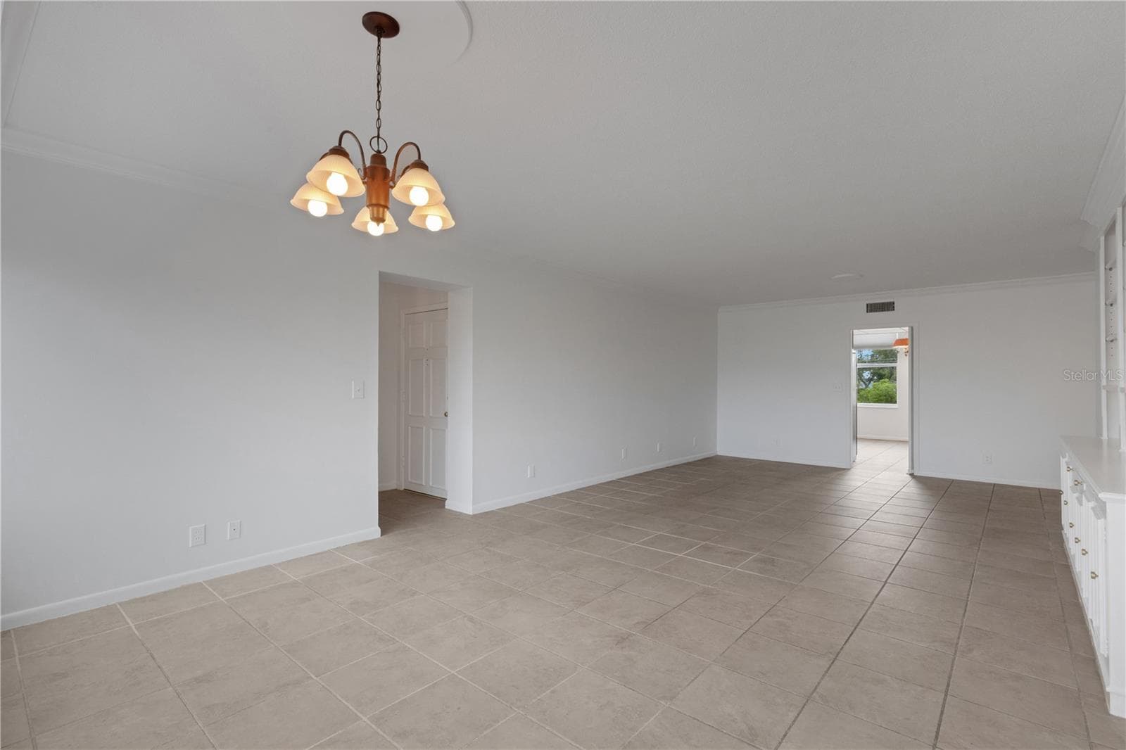 front door on left, kitchen straight ahead - 2403 S ARDSON PL #402B, TAMPA