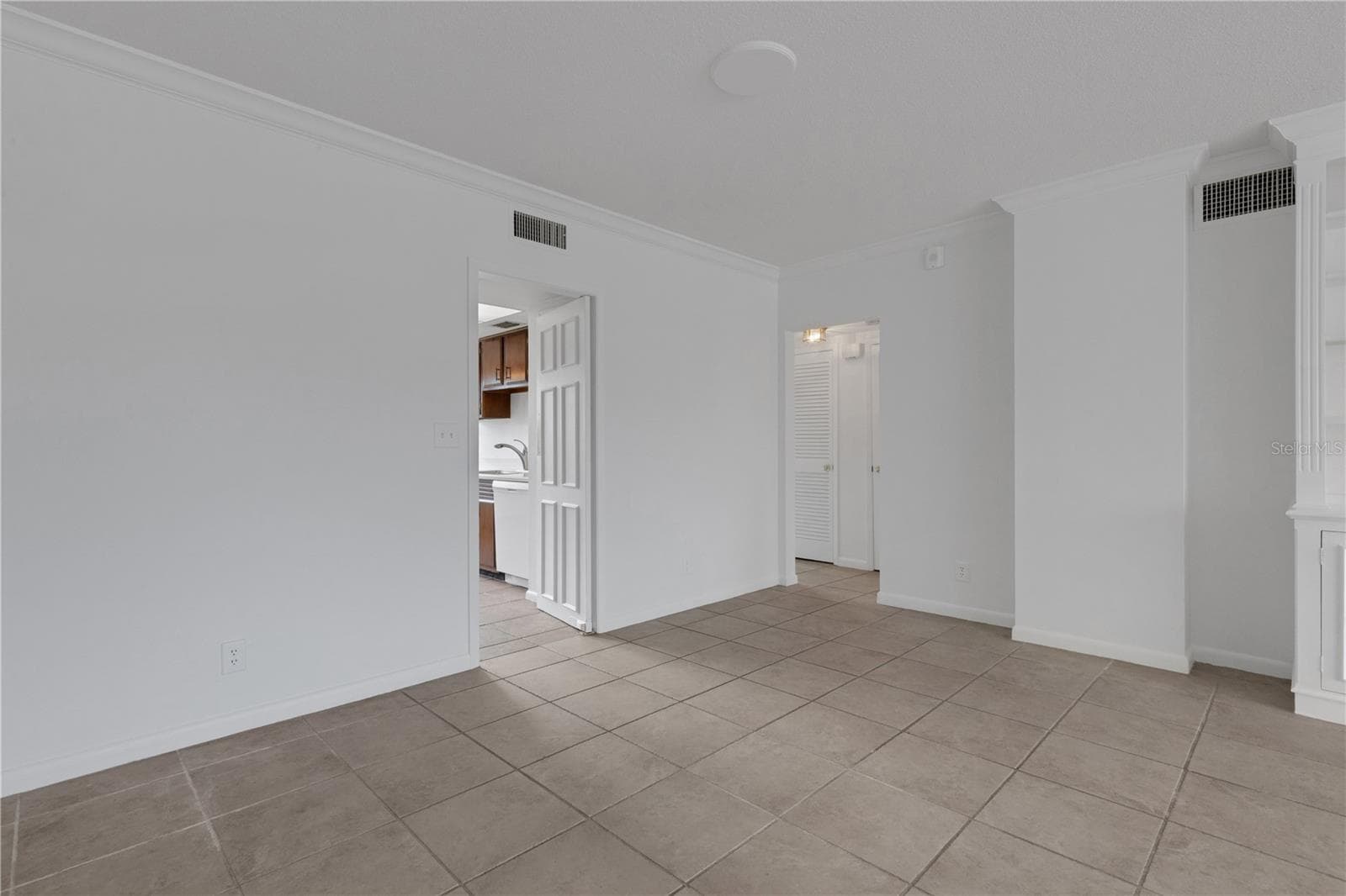 Hallway leads to 2nd bedroom and Primary - 2403 S ARDSON PL #402B, TAMPA