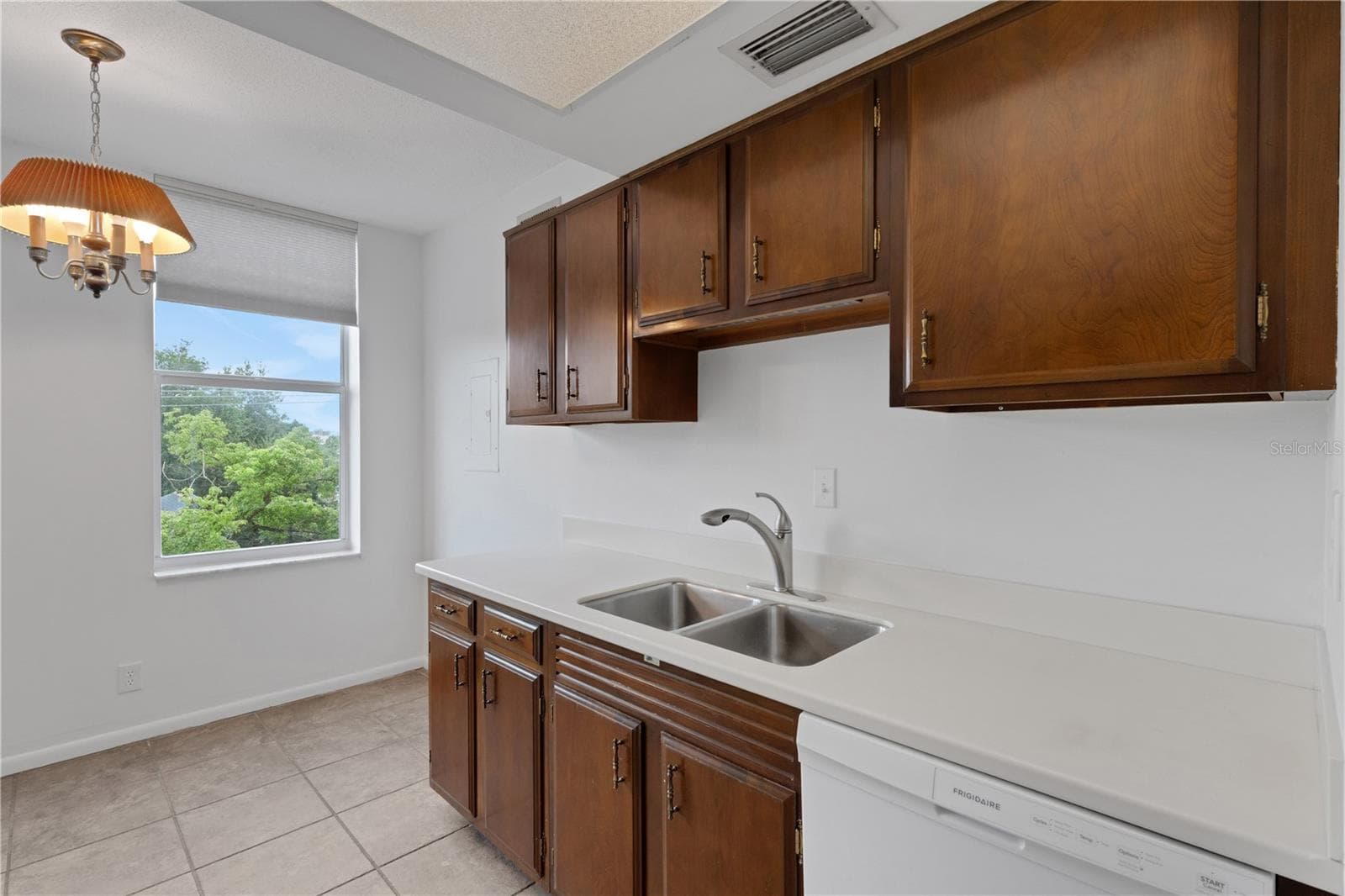 Kitchen with wood cabinets - 2403 S ARDSON PL #402B, TAMPA