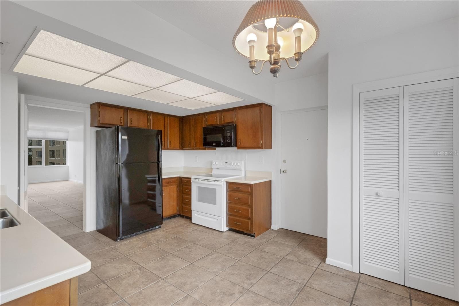 Pantry and door leads to washer and dryer - 2403 S ARDSON PL #402B, TAMPA