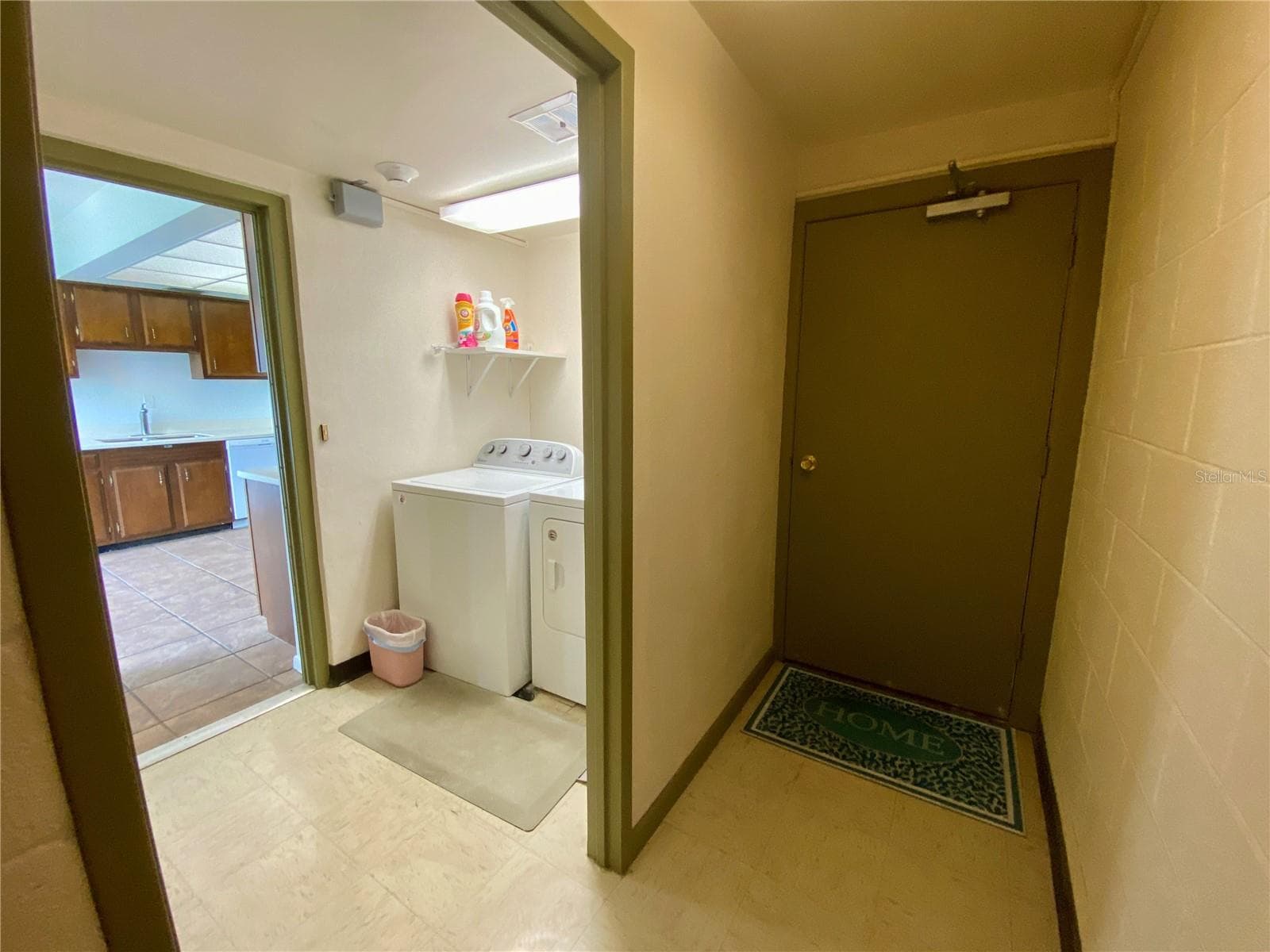 back exit - 2403 S ARDSON PL #402B, TAMPA