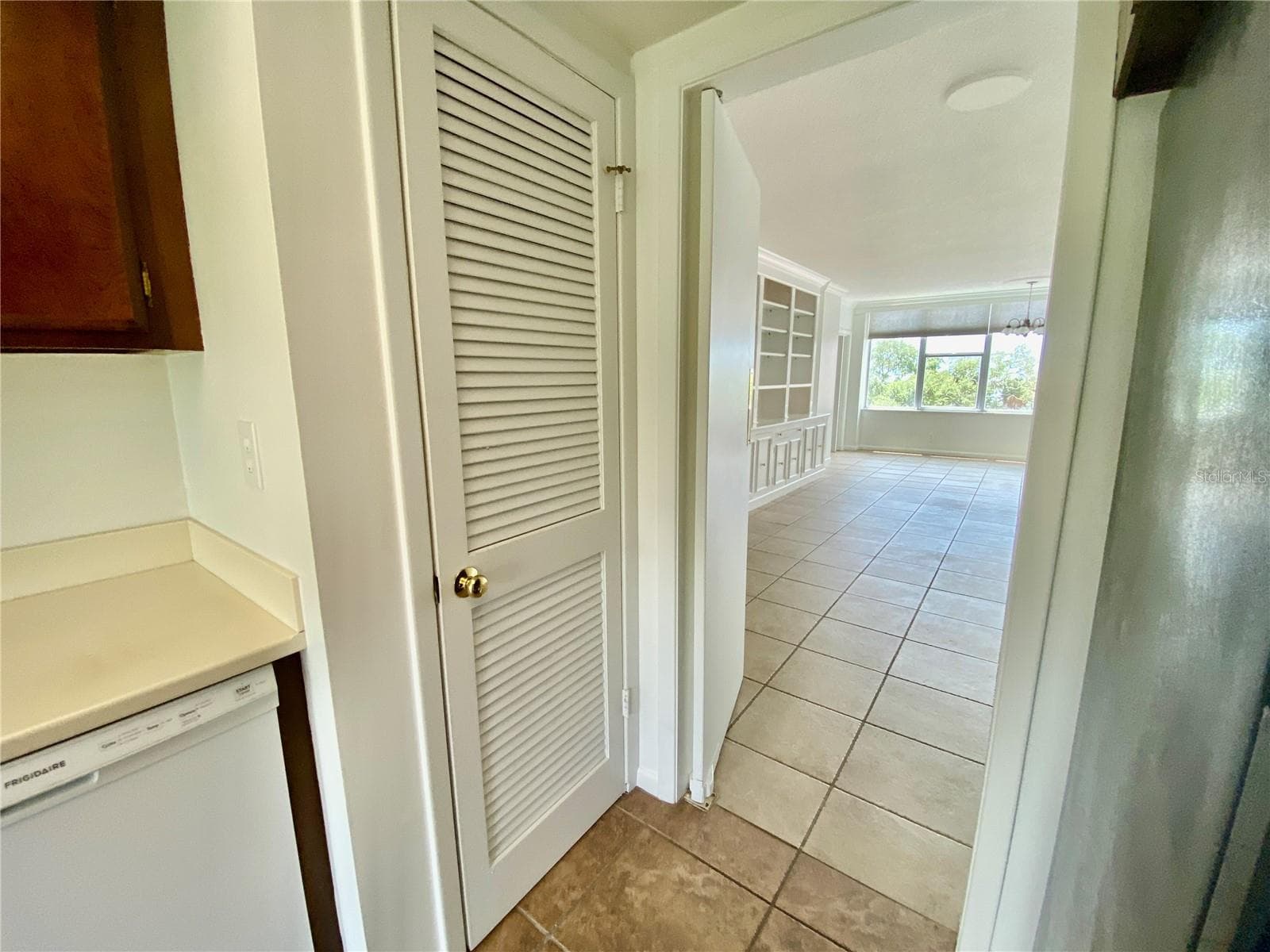 Pantry and dishwasher - 2403 S ARDSON PL #402B, TAMPA