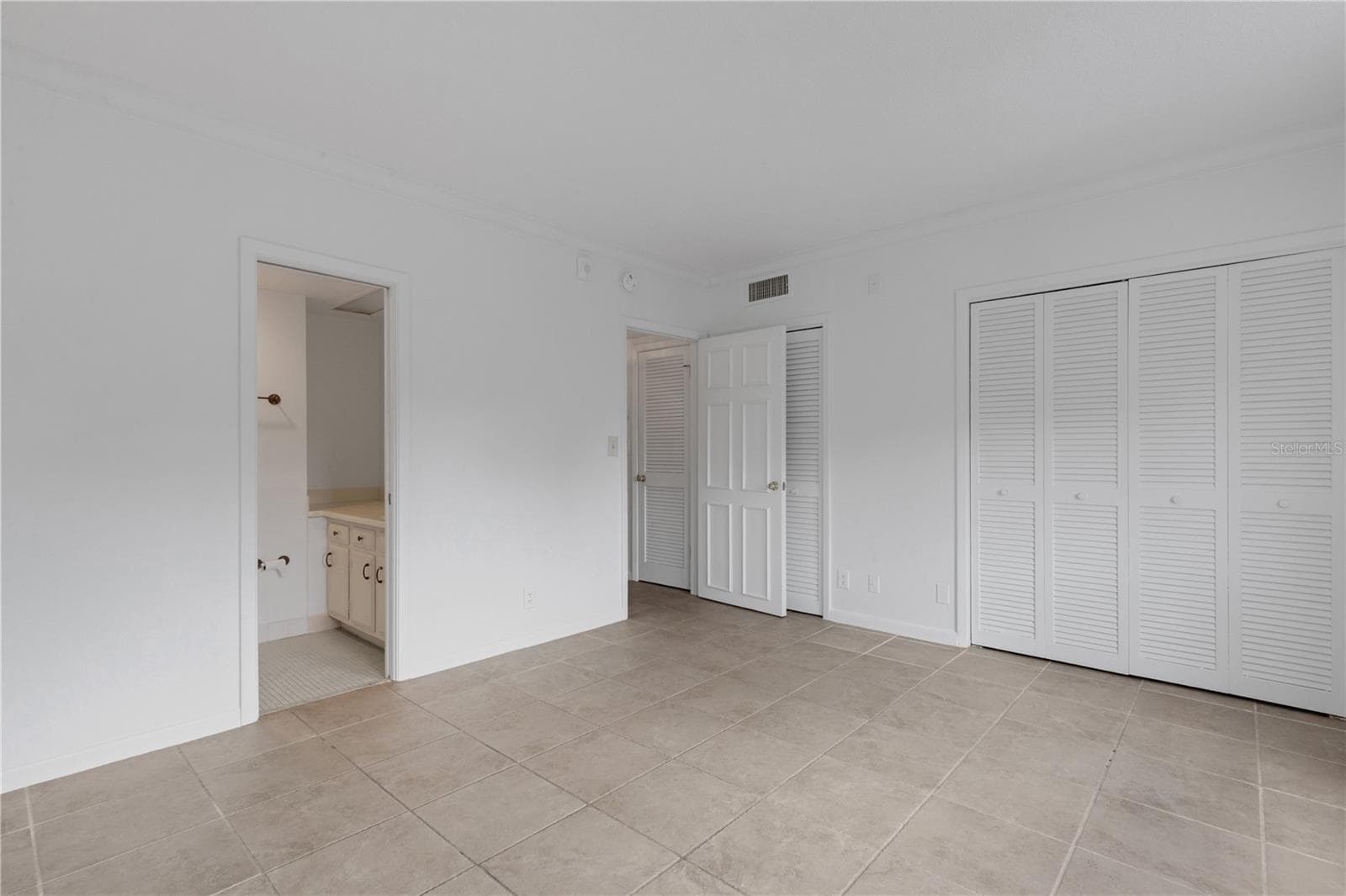 2nd bedroom has private ensuite - 2403 S ARDSON PL #402B, TAMPA