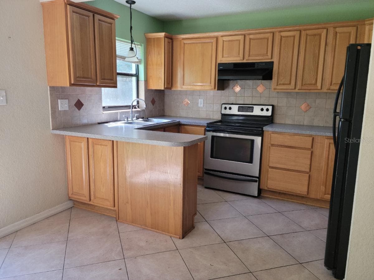 KITCHEN - 1300 PARK AVE, TAVARES